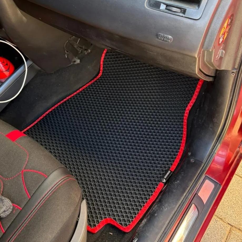 Renault Megane 2 Kasa Akıllı Premium Eva Oto Paspas (Aksesuarlar Fiyata Dahil Değildir)