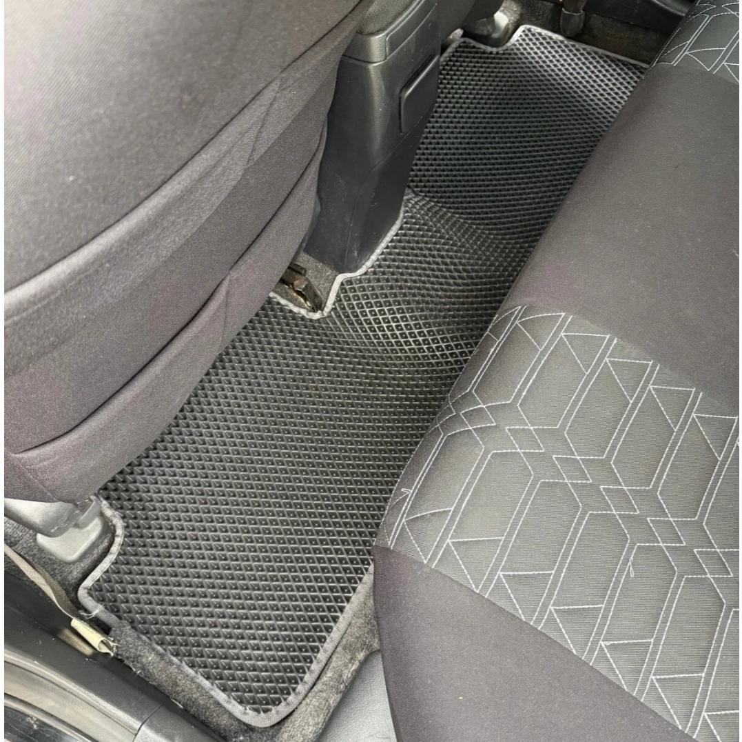 Toyota Corolla E140 2007 - 2012 Kasa Akıllı Premium Eva Oto Paspas (Aksesuarlar Fiyata Dahil Değildir)