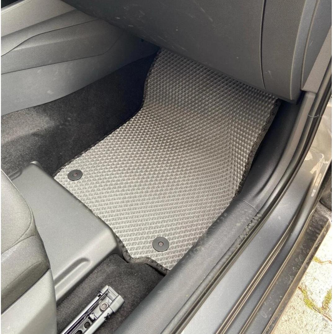 Skoda Octavia 2025+ Akıllı Premium Eva Oto Paspas (Aksesuarlar Fiyata Dahil Değildir)