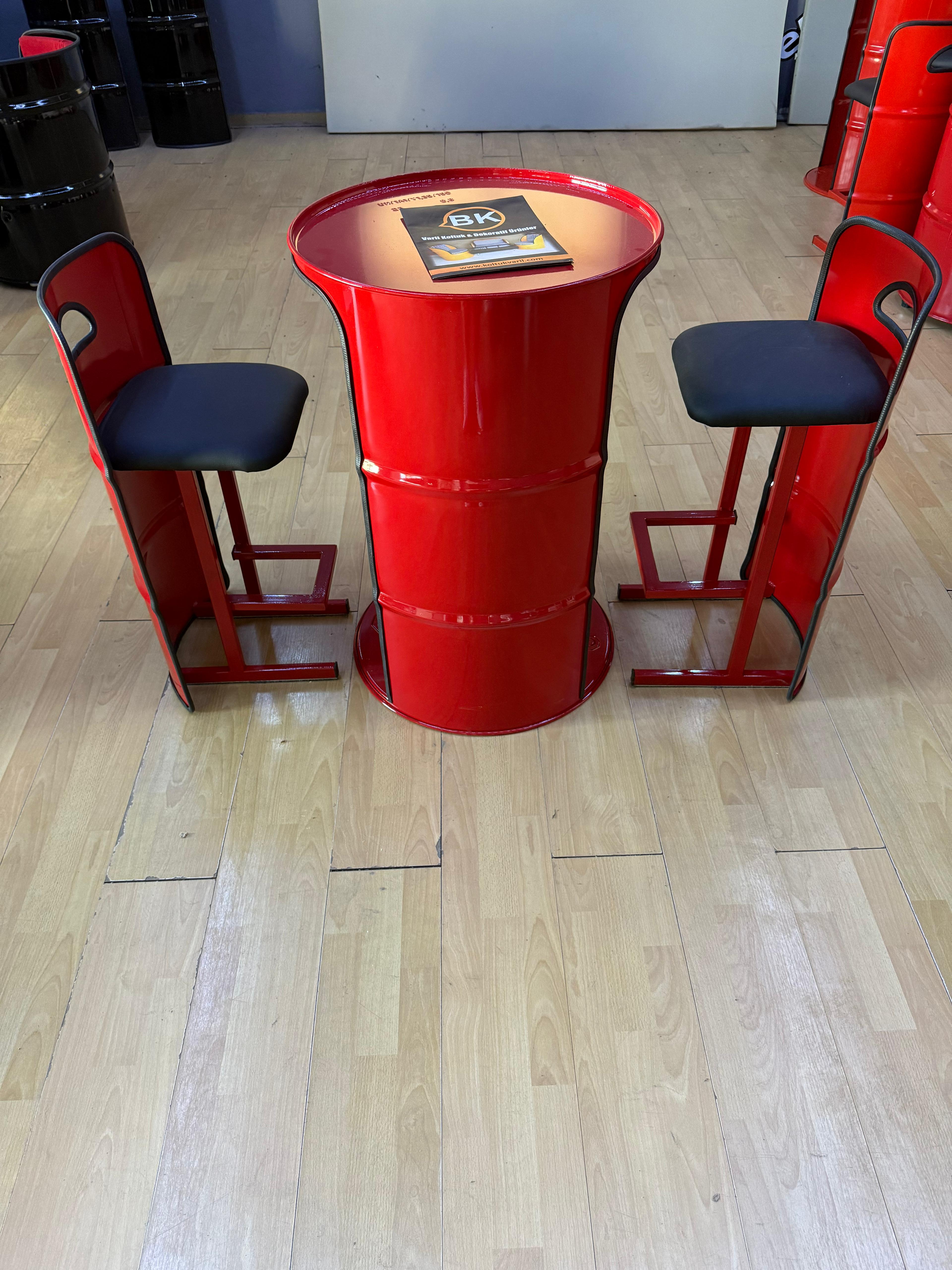 Varil Bistro Bar Kırmızı