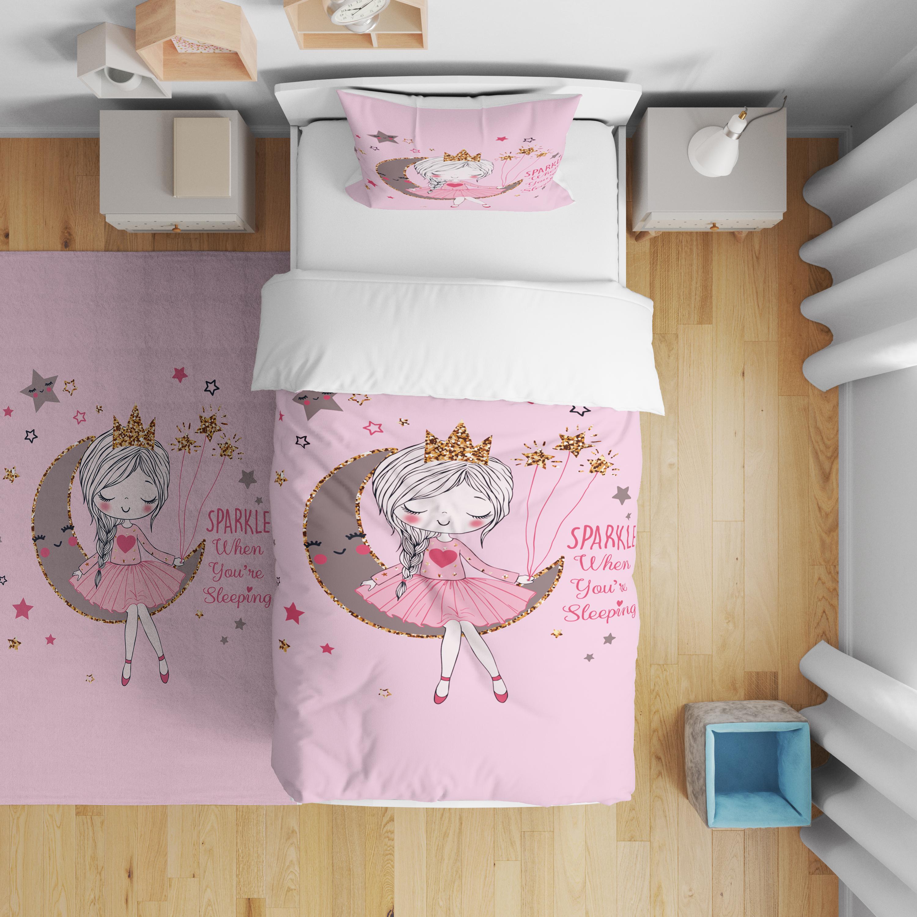 Minibabyrooms  Ayda Oturan Kız Pembe Zemin Desenli Nevresim Takımı