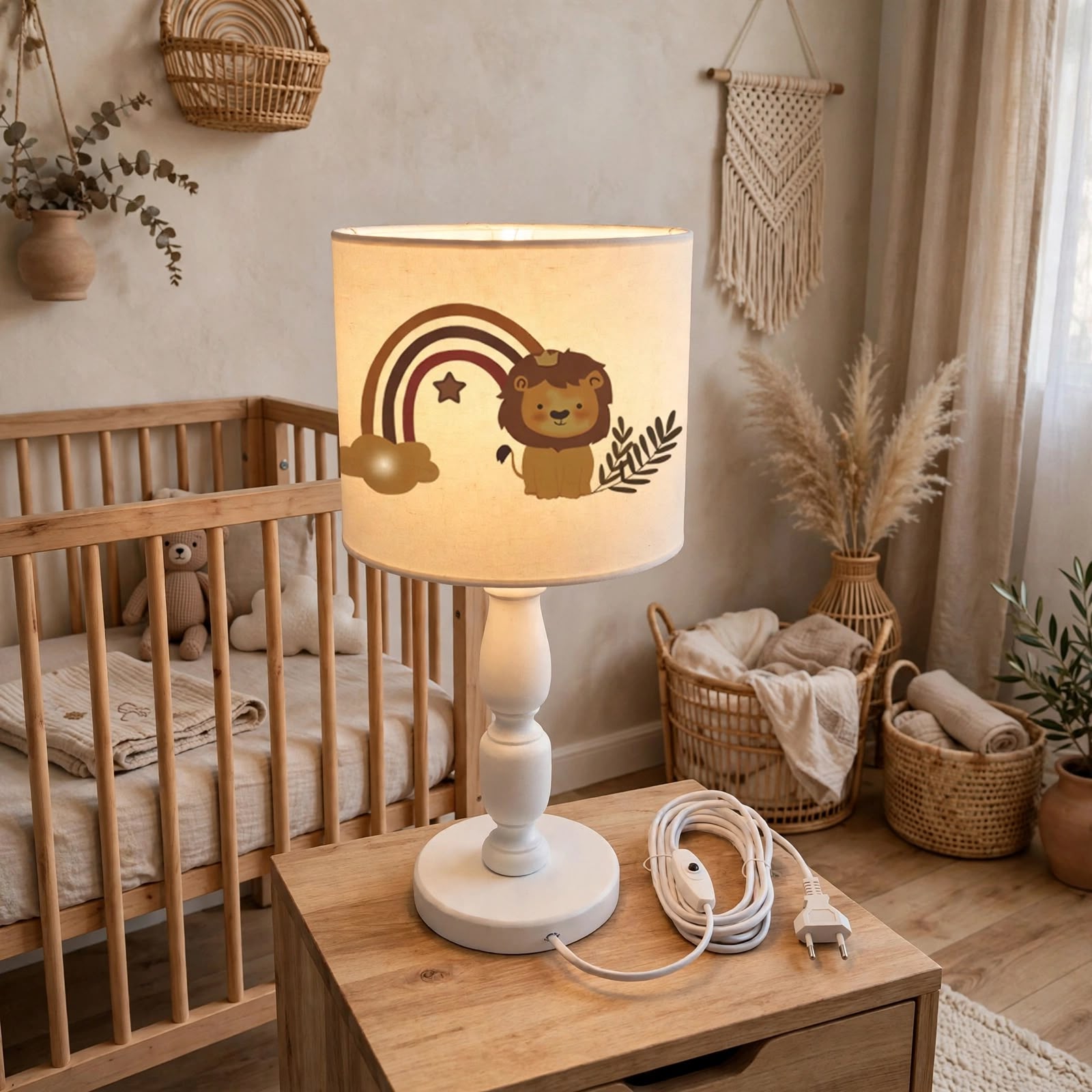 Minibabyrooms Aslan ve Gökkuşağı Desenli Ahşap Oyma Ayak Abajur