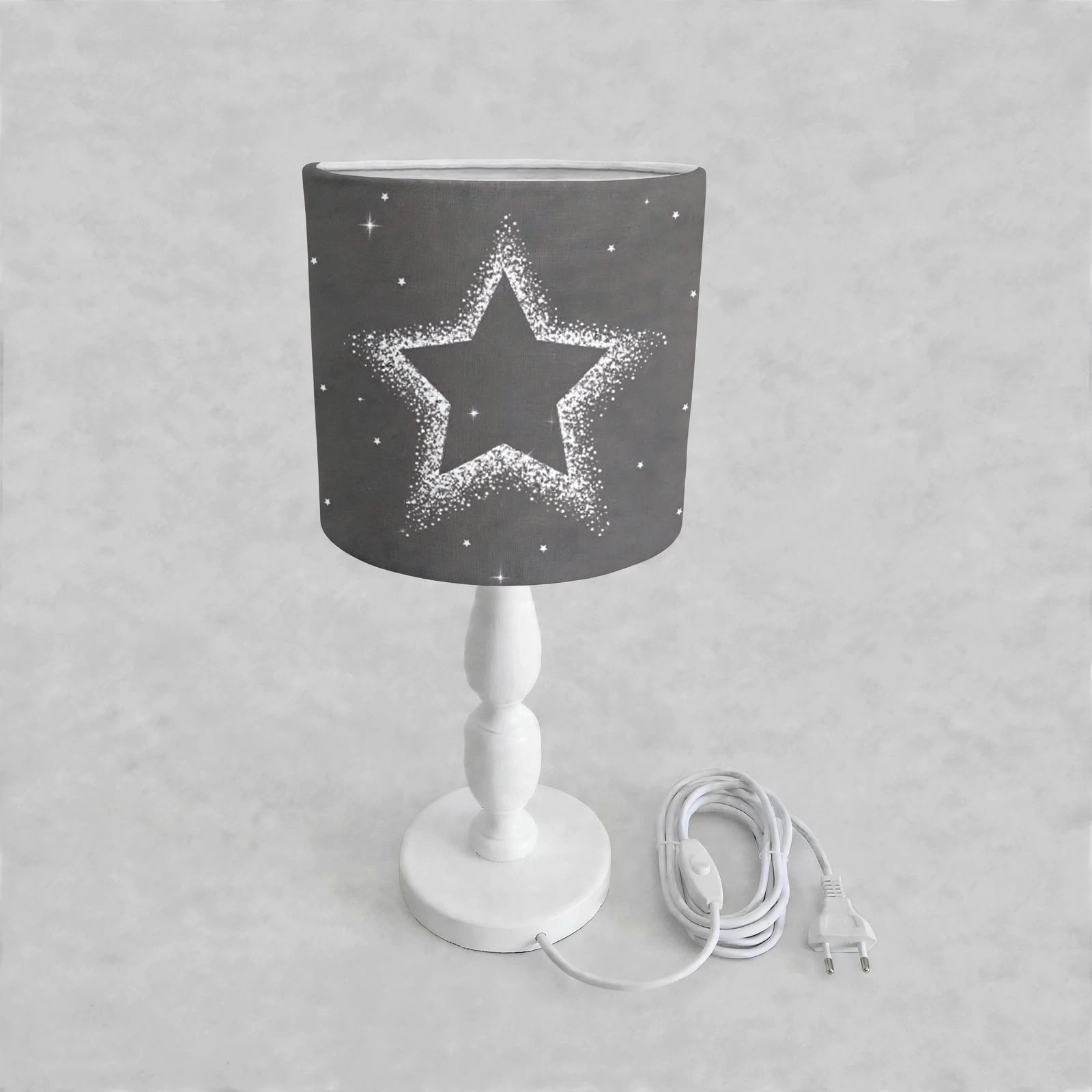 Minibabyrooms Gri Parlak Yıldız Desenli Ahşap Oyma Ayak Abajur