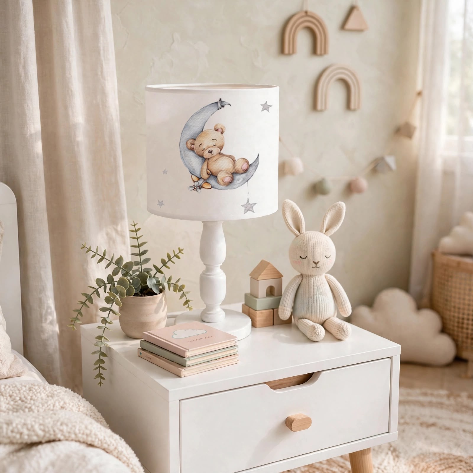Minibabyrooms Ayda Uyuyan Ayıcık Beyaz Zemin Desenli Ahşap Oyma Ayak Abajur