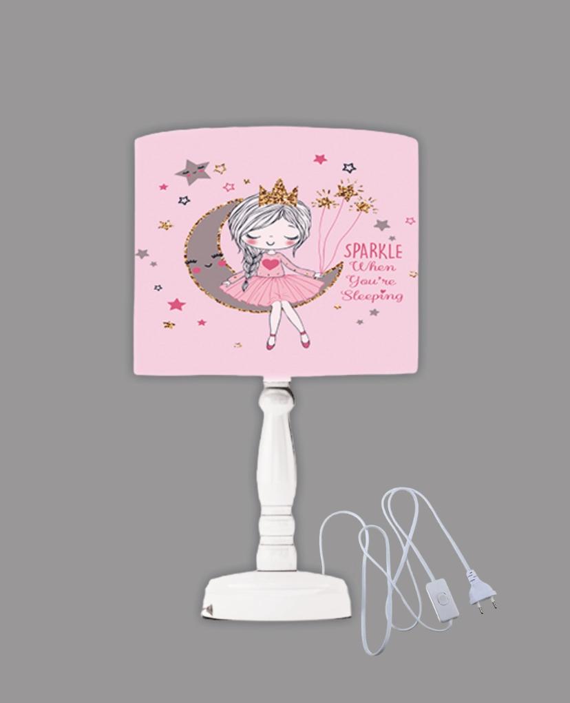 Minibabyrooms Ayda Oturan Kız Pembe Zemin Desenli Ahşap Oyma Ayak Abajur