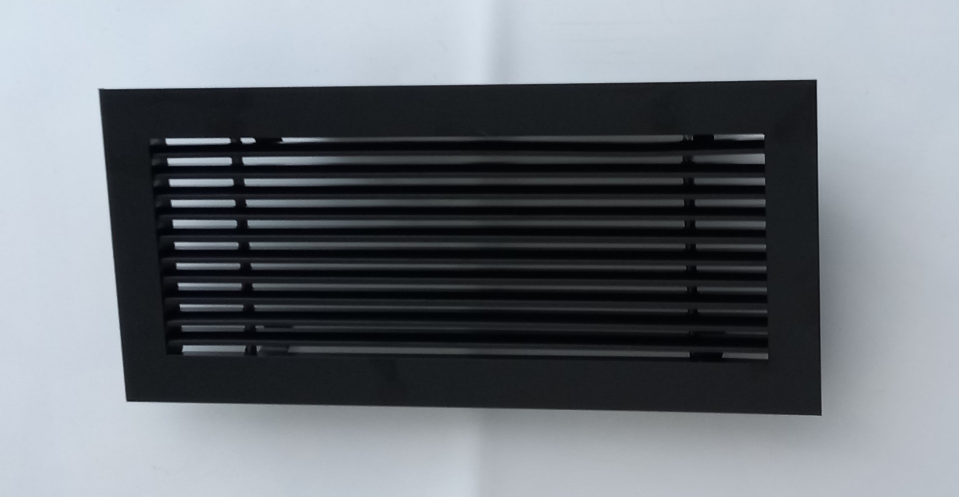 45x25 Lineer Menfez İç Ölçü Mat Siyah