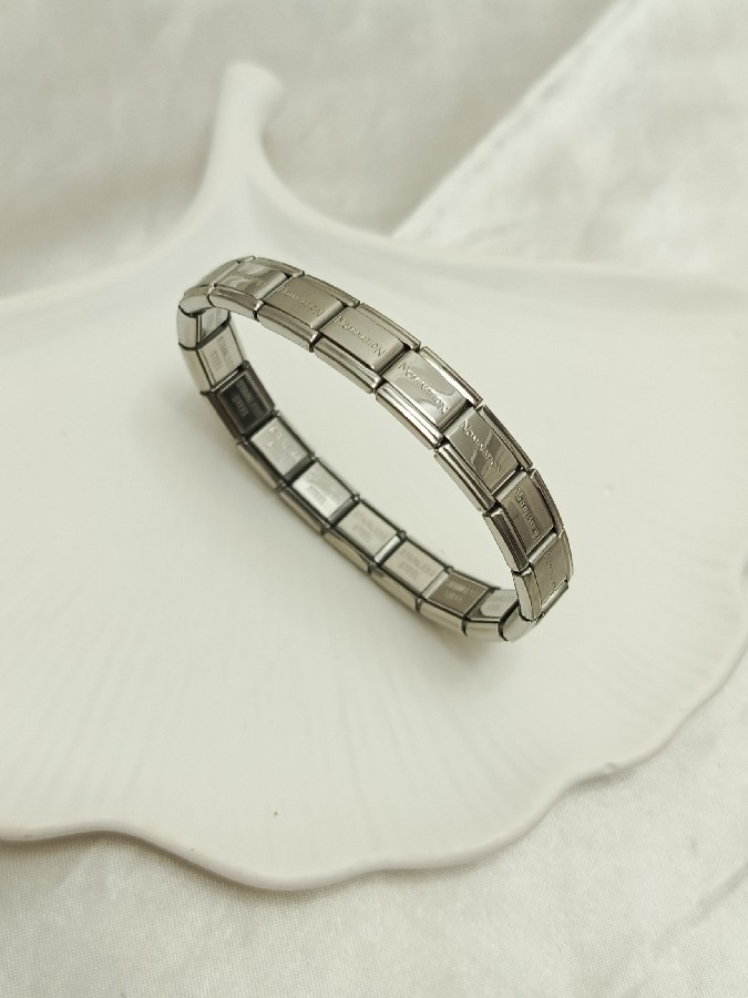 silver nomi