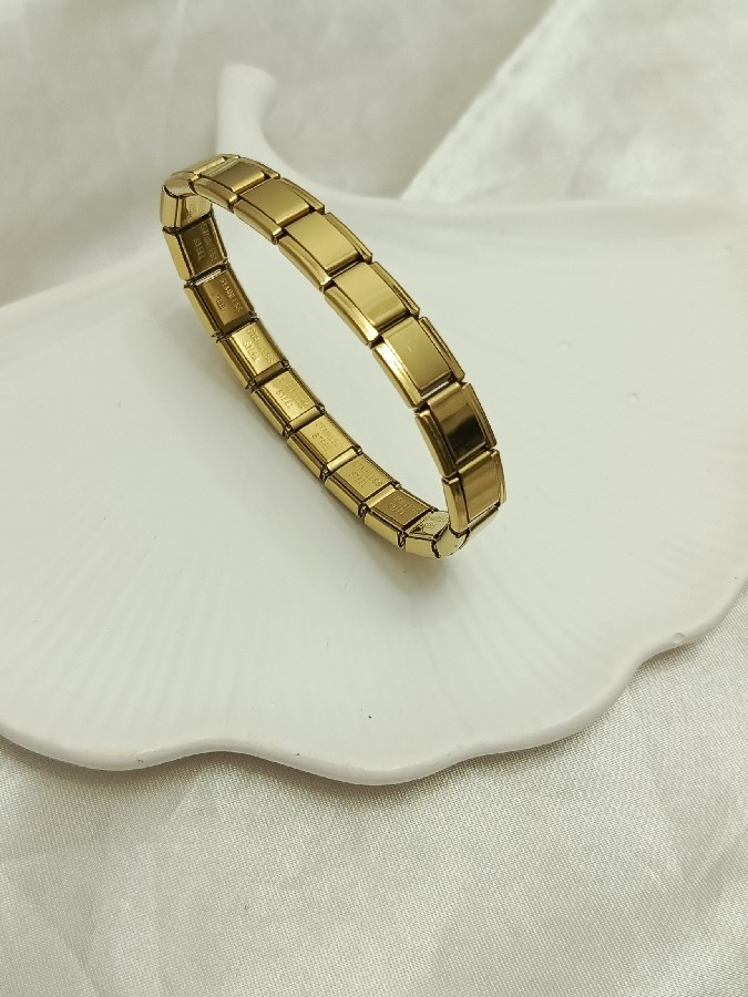 gold nomi