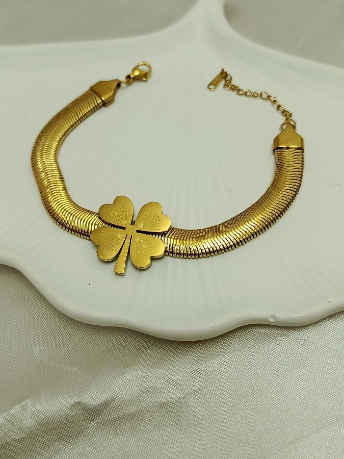 yonca bileklik