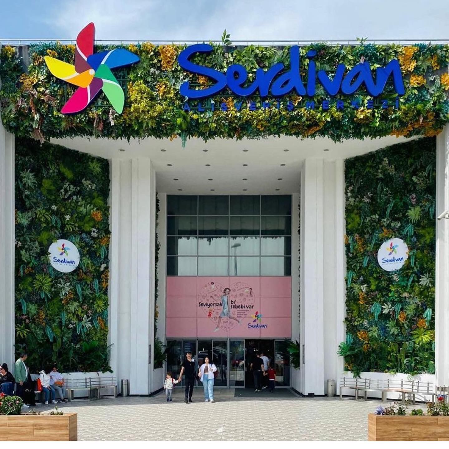 Dikey Bahçe ile Evinize Doğanın Dokunuşunu Katın