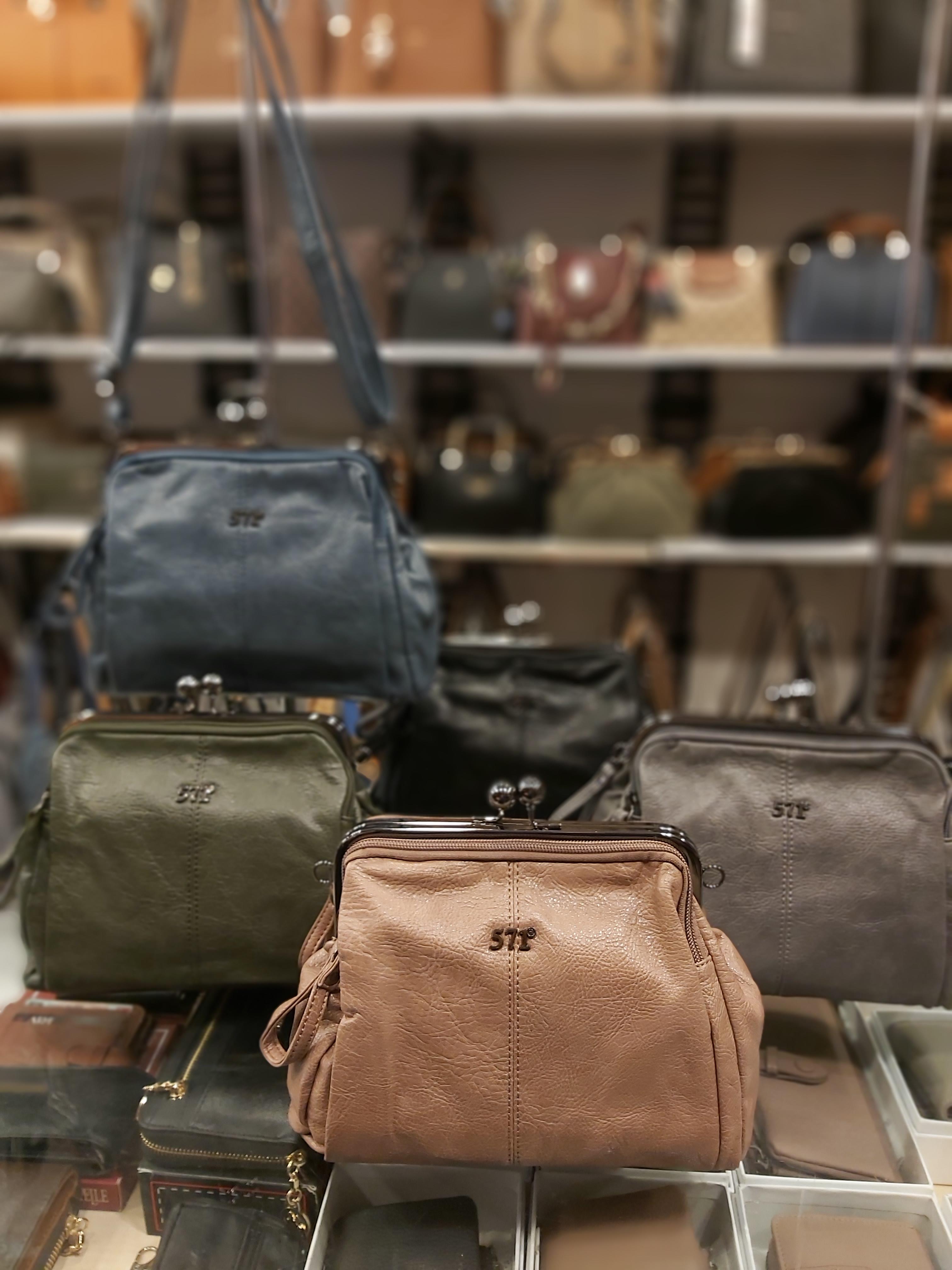 Bayan El Ve Çapraz Askılı Çanta