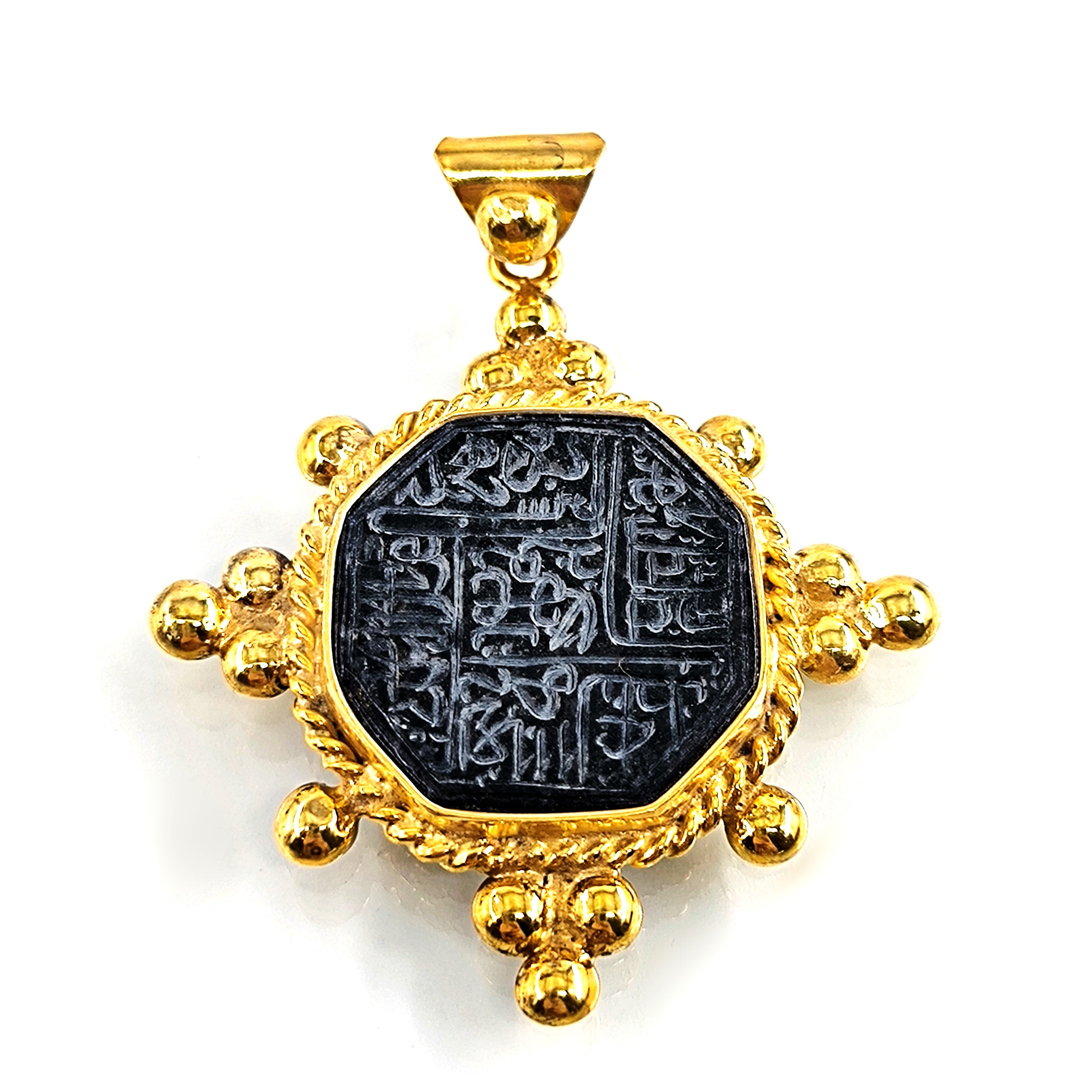SİYAH YEŞİM ÜZERİNE KELİME-İ TEVHİD YAZILI KOLYE