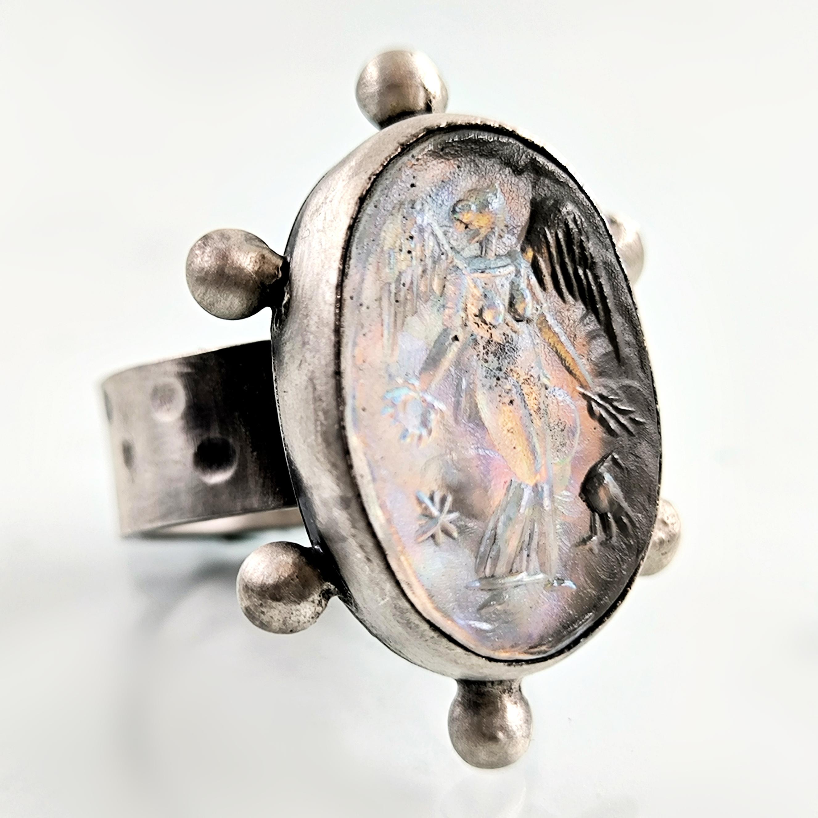 KANATLARIN IŞIĞINDA HOLOGRAFİK CAM YÜZÜK