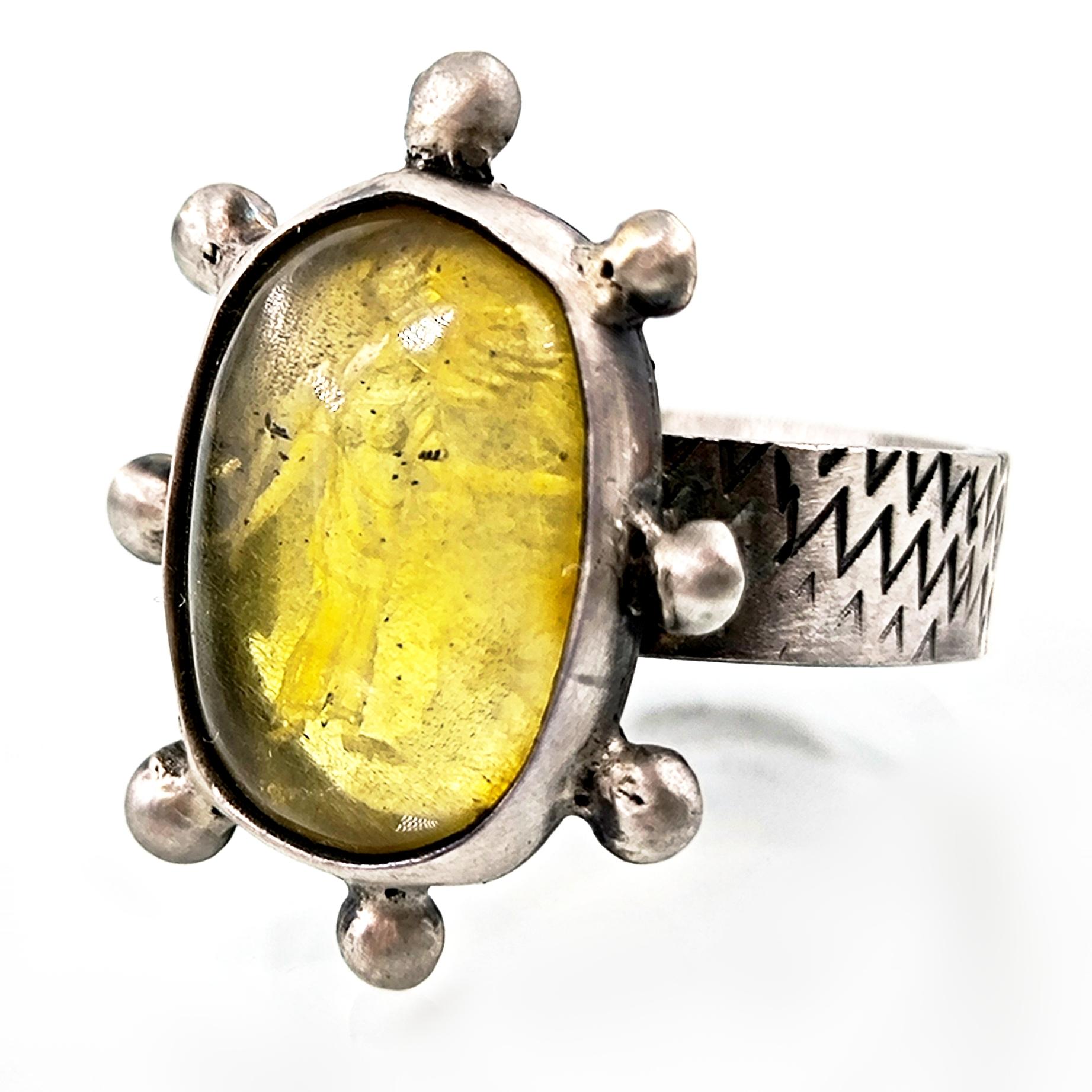 KANATLI TANRIÇA DAMLA KEHRİBAR ANTİK STİL YÜZÜK