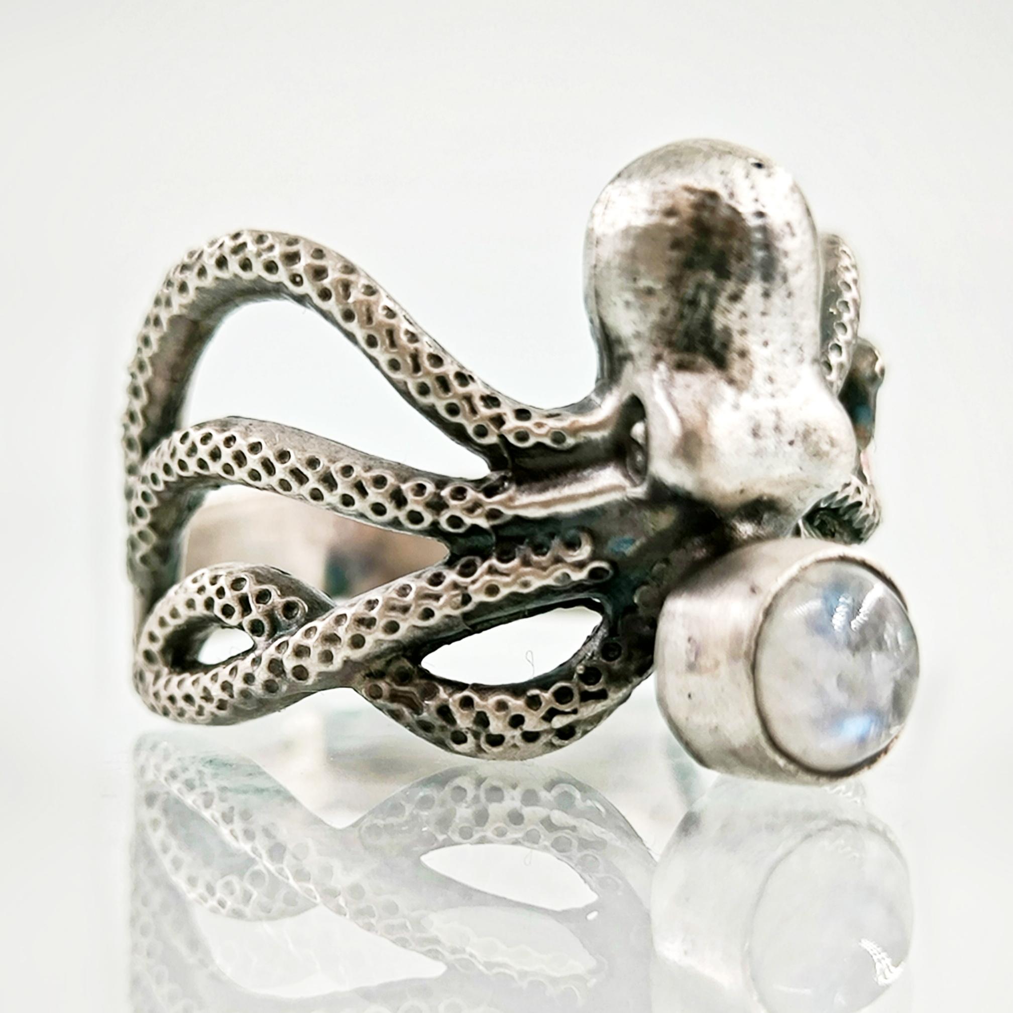 DENİZLERİN GİZLİ EFENDİSİ AY TAŞLI AHTAPOT YÜZÜK