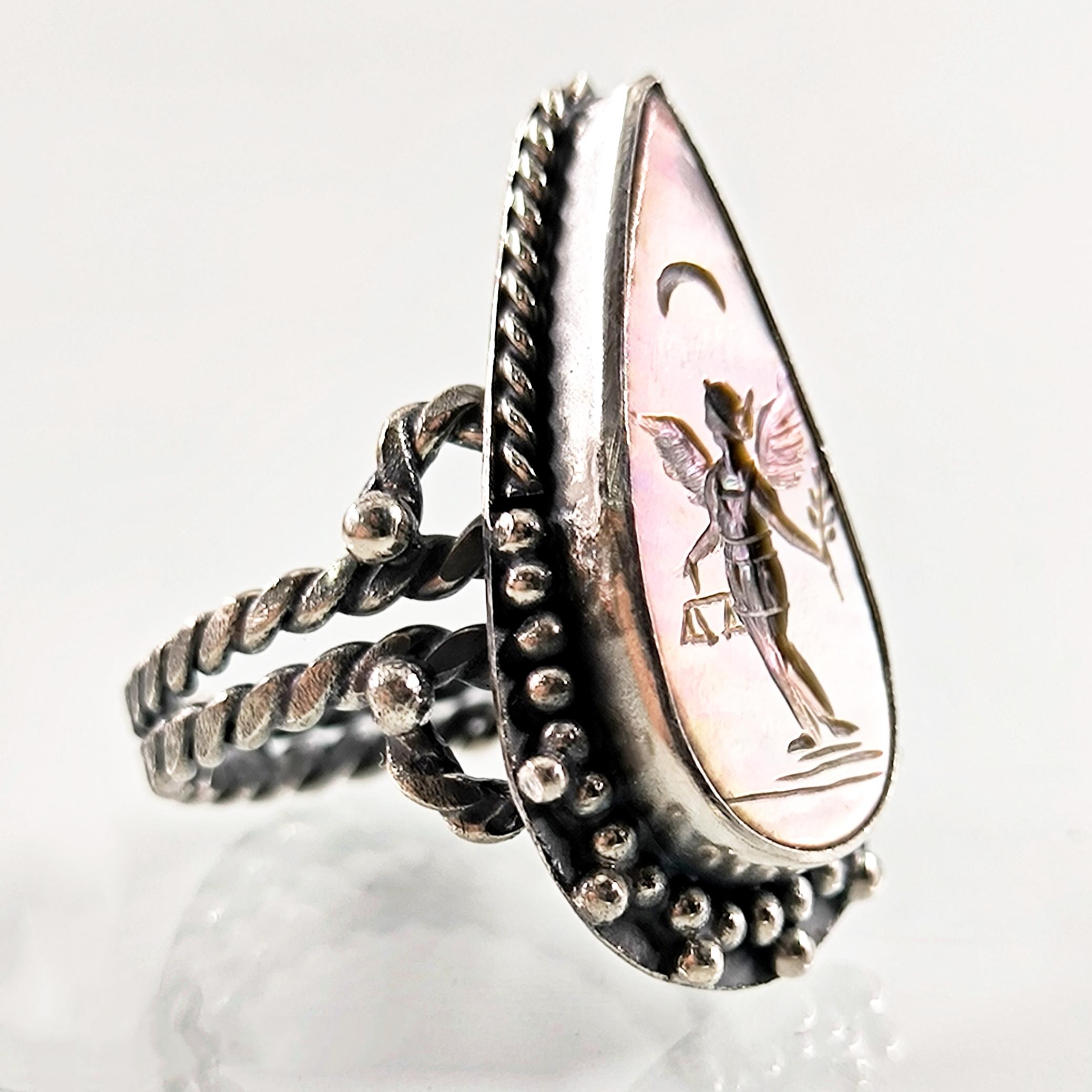 ADALETİN KANATLARI SEDEF İNTAGLİO YÜZÜK