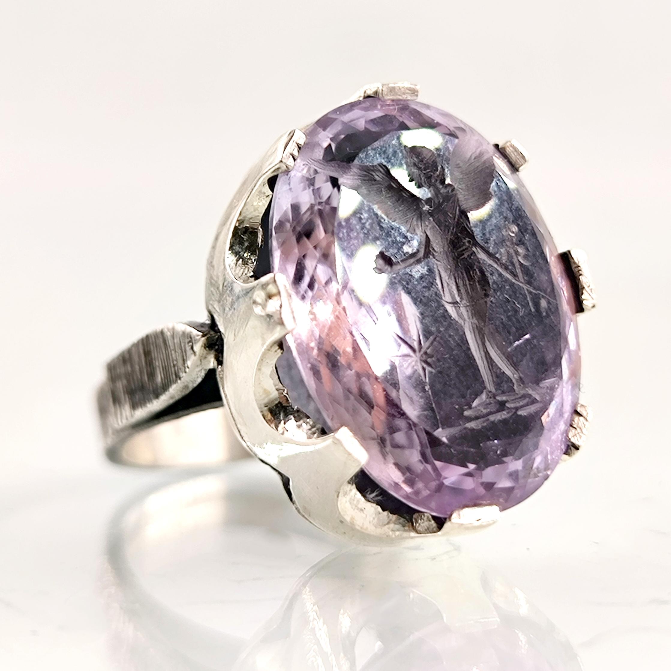 AMETİSTİN IŞIĞINDA GÖKLERİN TANRIÇASI İNTAGLİO YÜZÜK