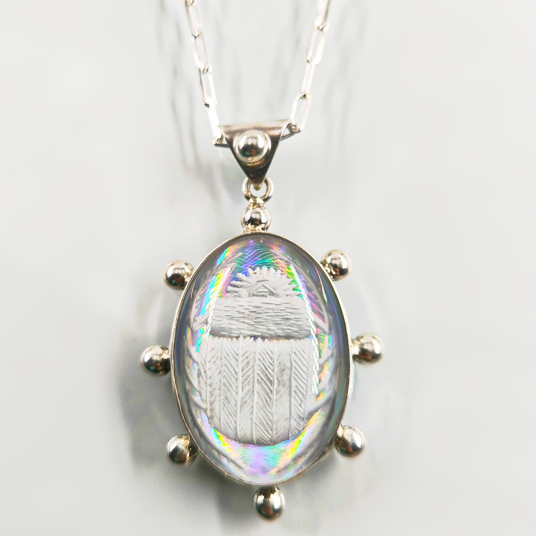 SCARAB AURORA  NEGATİF OYMA KABOŞON CAM KOLYE