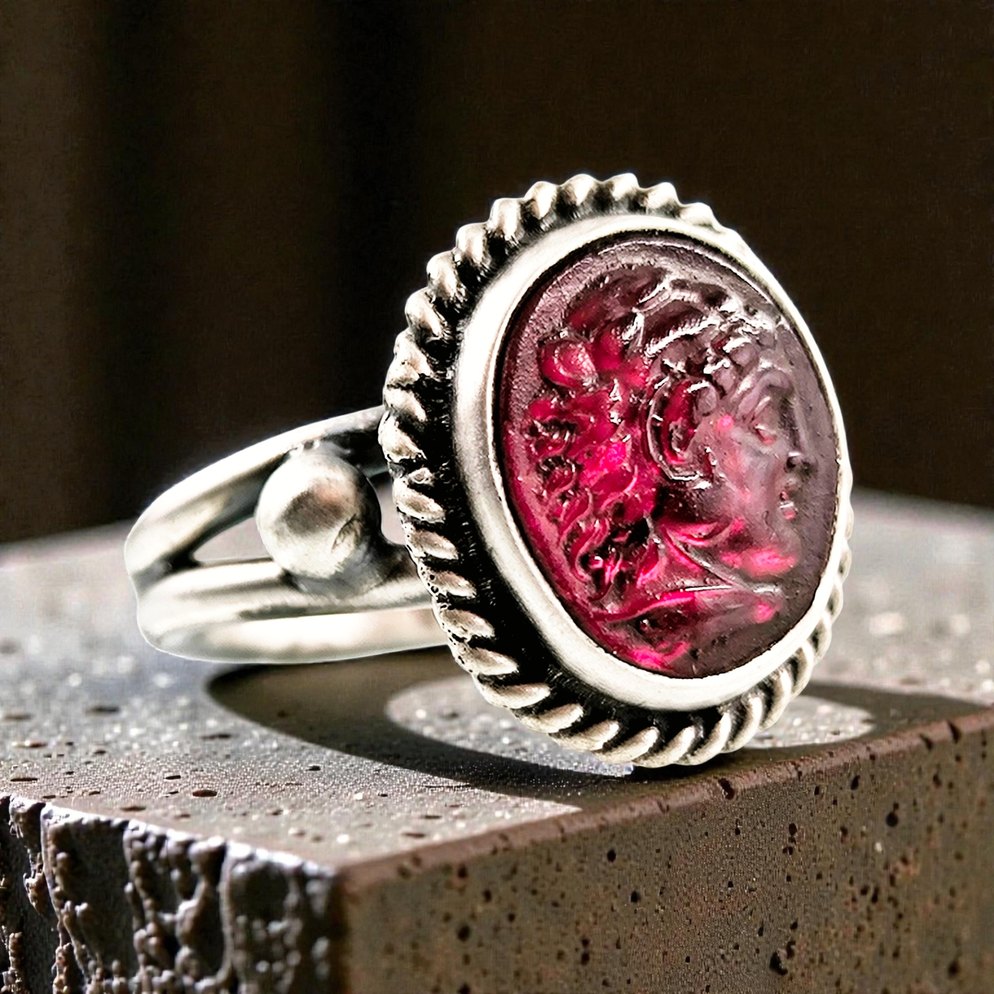 BÜYÜK İSKENDER KIRMIZI RÖLYEF YÜZÜK