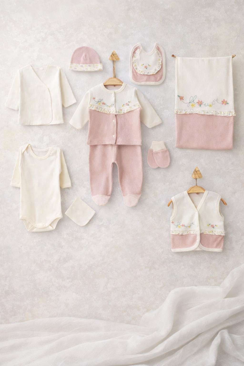 Kız Bebek 10'lu Nakışlı Hastane Çıkış Seti