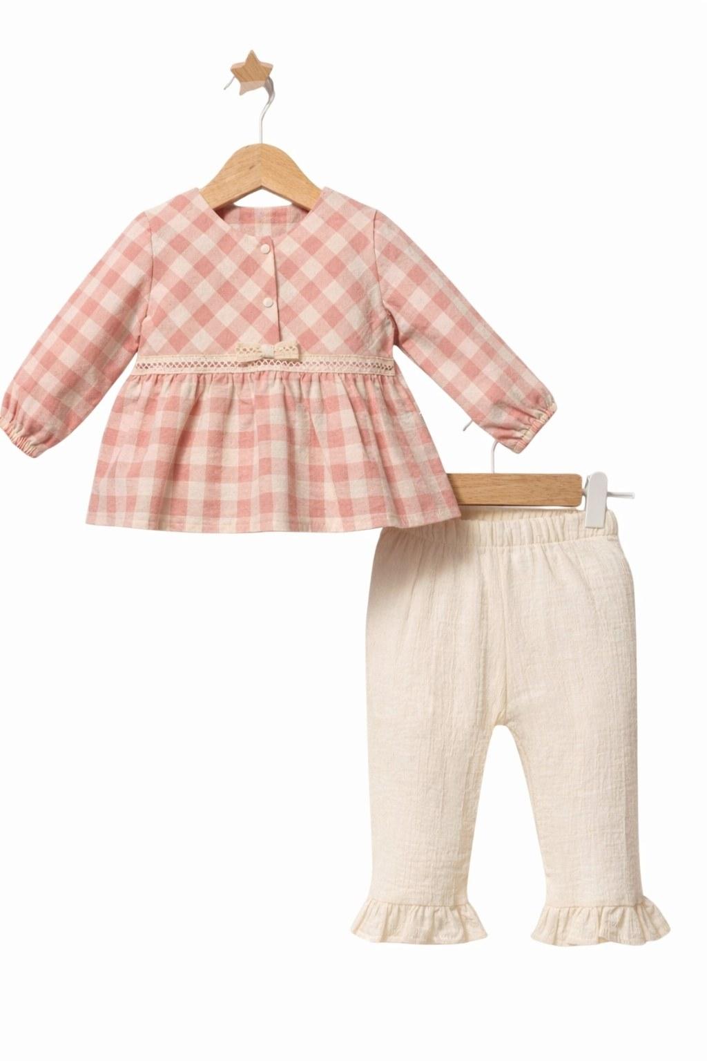 Pembe Ekose Dantel Detaylı Kız Bebek 2’li Takım (Bluz + Pantolon)