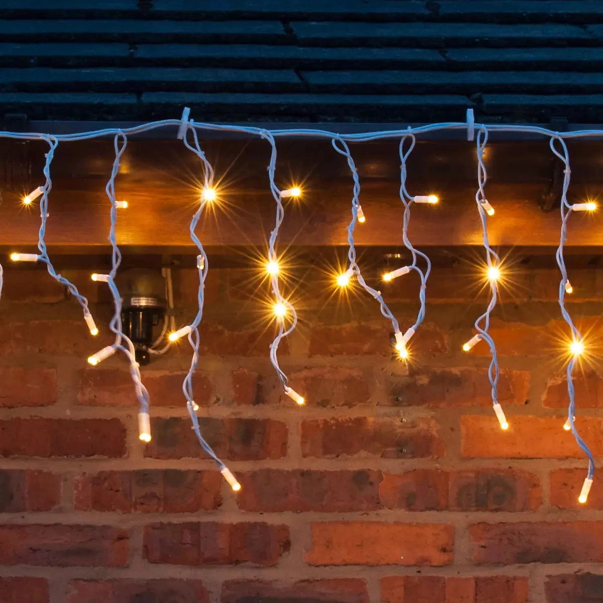 Dış Mekan 2.5 Metre En 60-80-100cm Saçaklı Çakarlı/Flaşlı Gün ışığı Led Beyaz Kablo Ekleme fişli