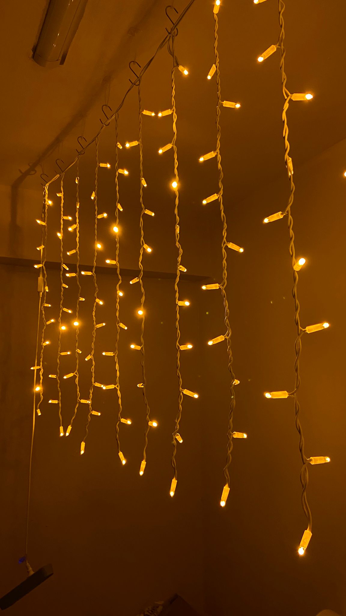 Dış Mekan IP65 Perde Led Amber Renk Sabit Beyaz Kablo Eklenebilir Fişli Aydınlatma Işık