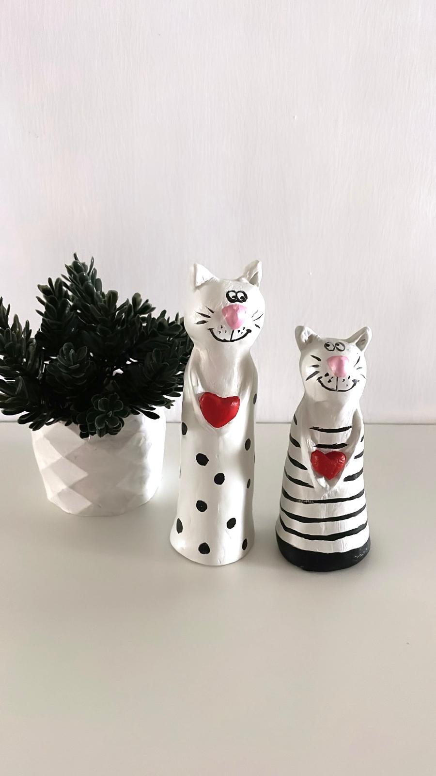 Anne-Kız Kedi Biblosu