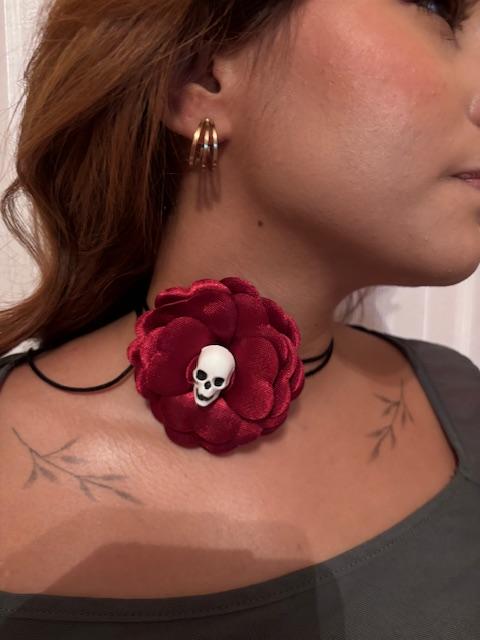 Çiçekli Kurukafalı Choker Kolye- Özel Seri