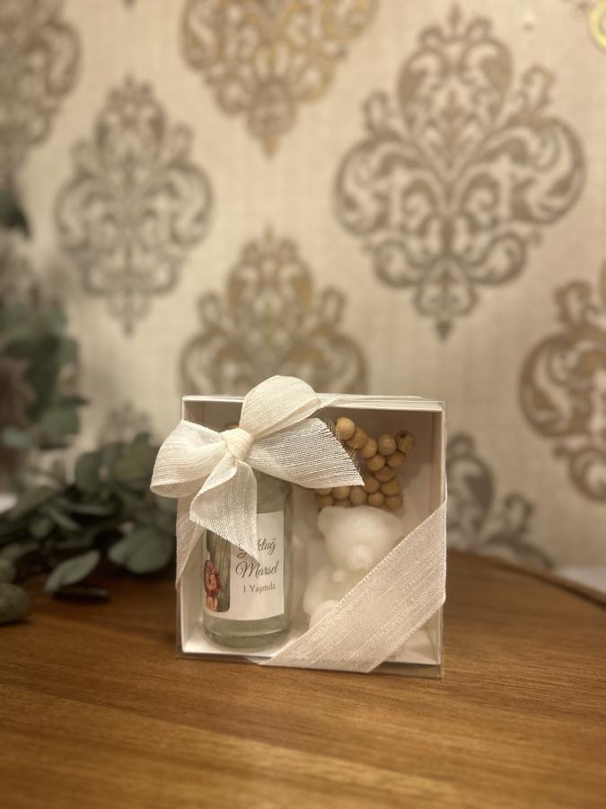 Kutuda kolonya, ayıcık mum, anahtarlık seti