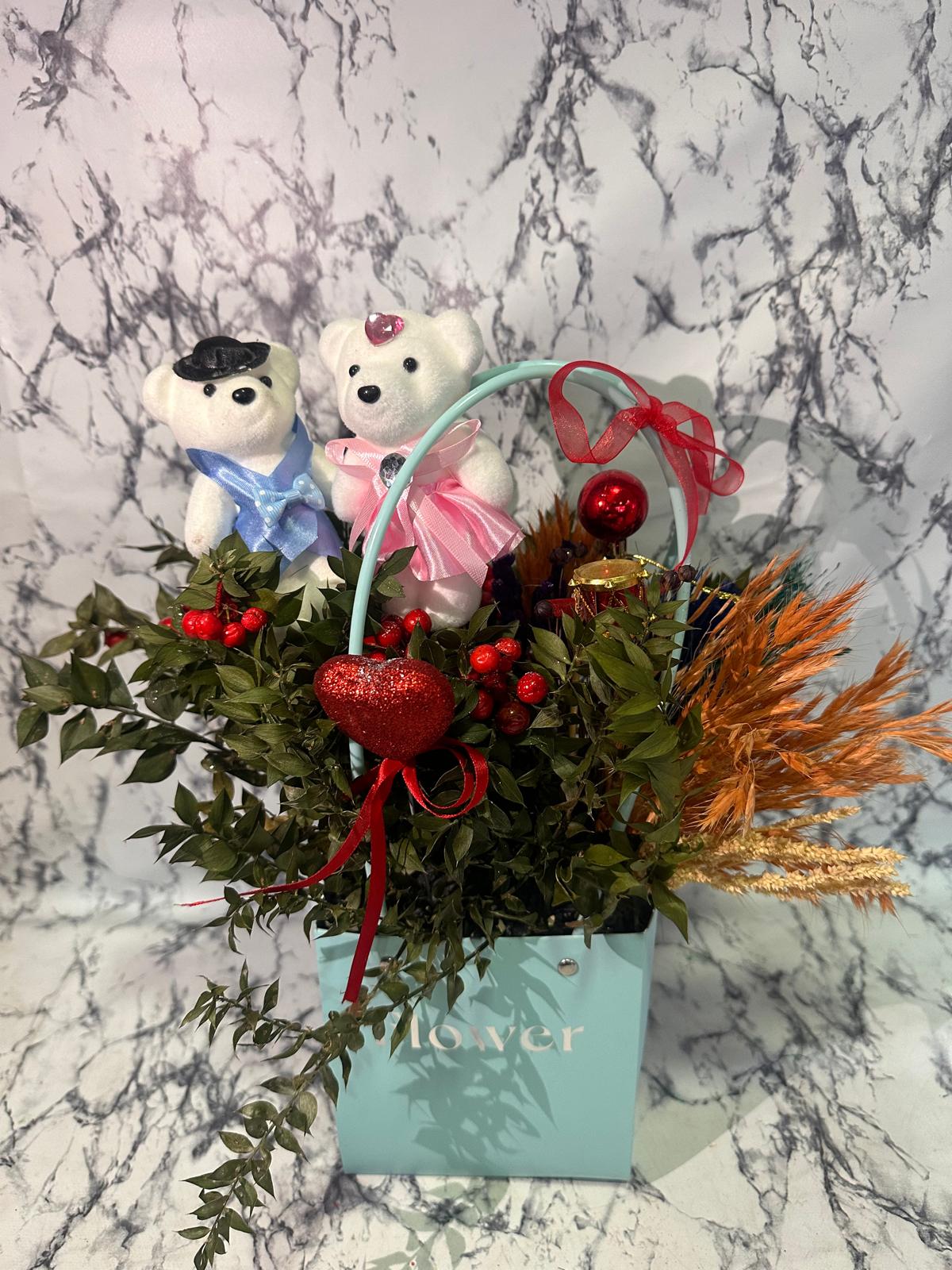 çantada ayıcıklı kokina aranjmanı