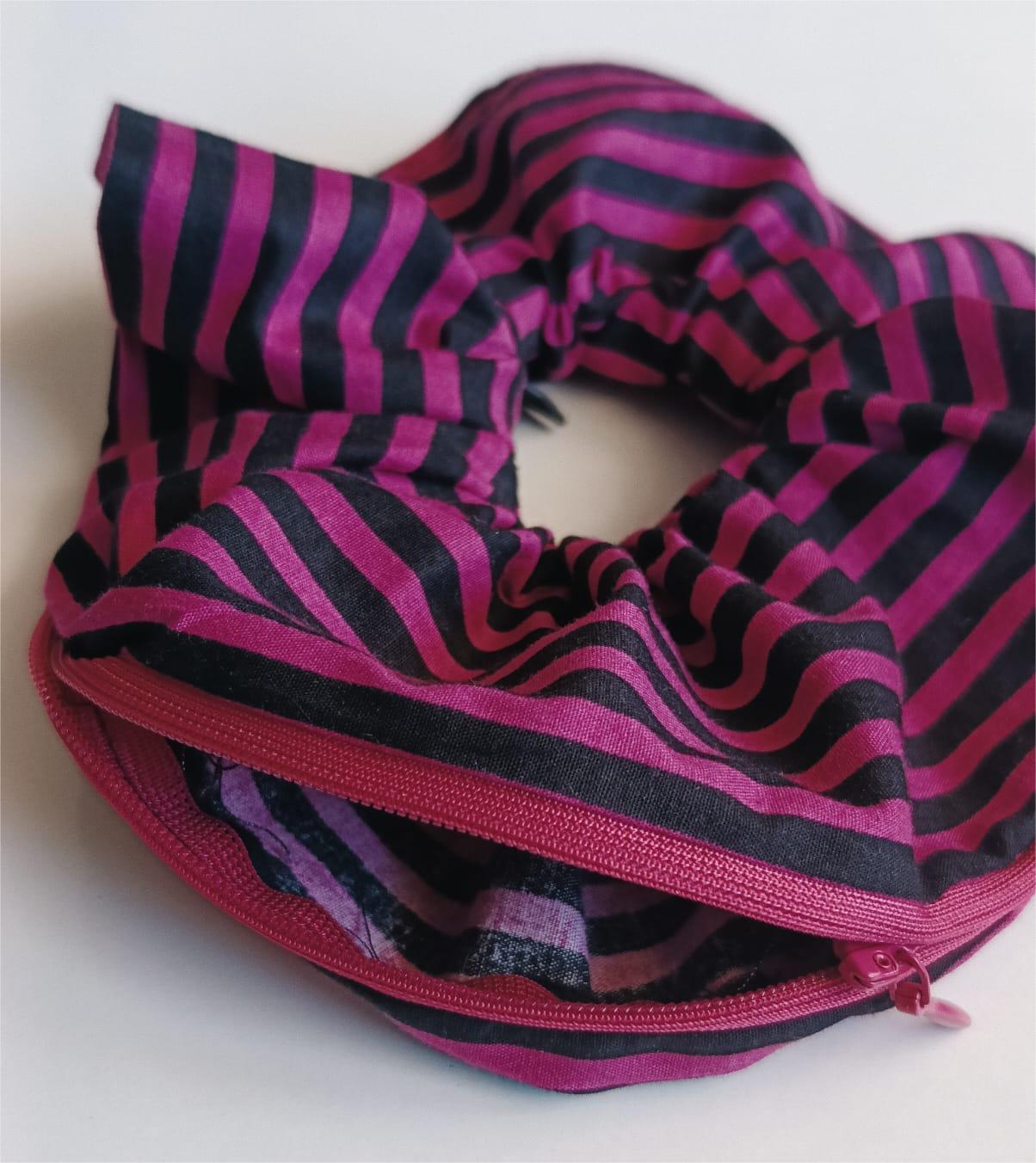 FERMUARLI LASTİKLİ TOKA