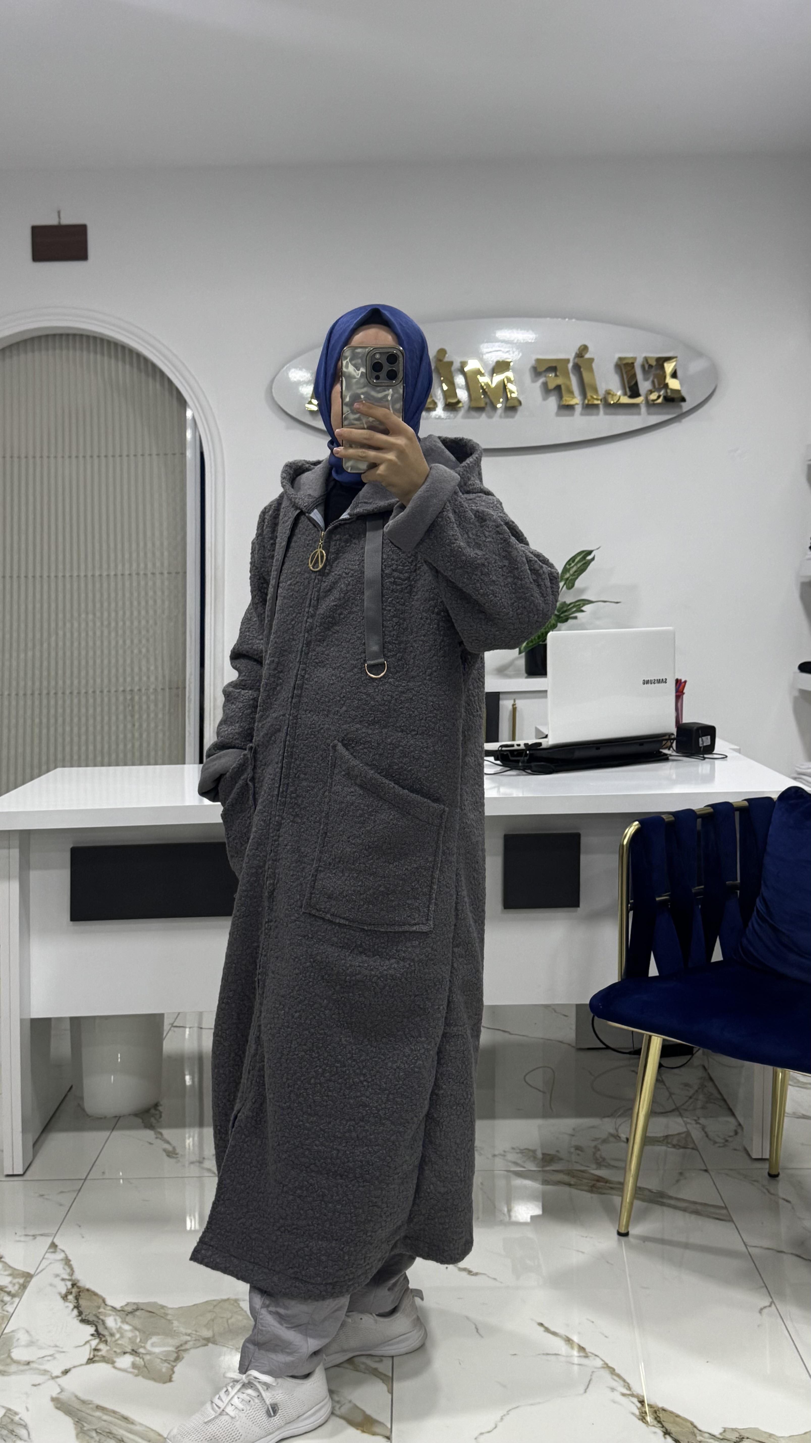 Ayşe Akay Kuzu  kap gri renk