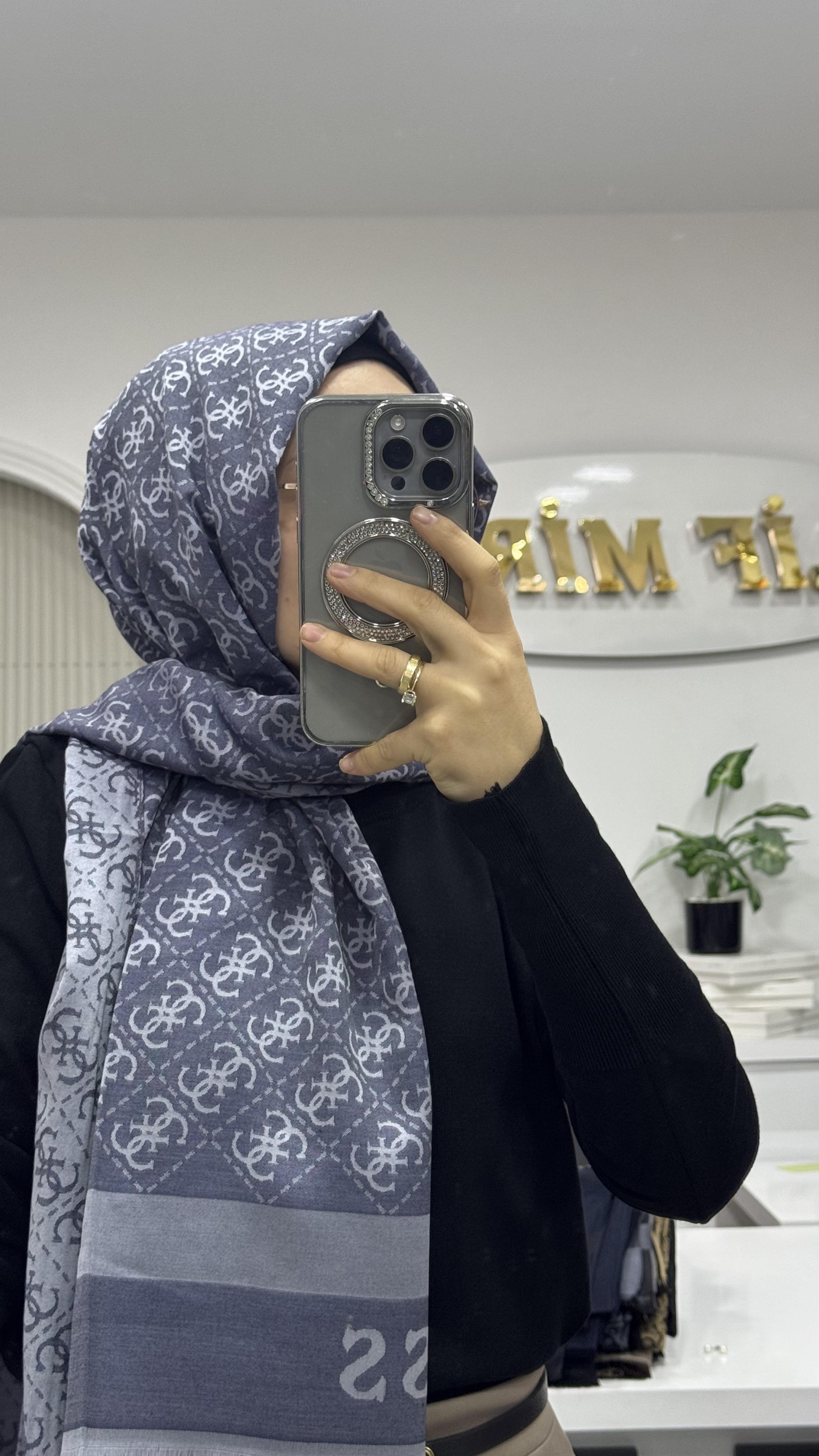 GUESS ÇİFT TARAFLI ŞAL