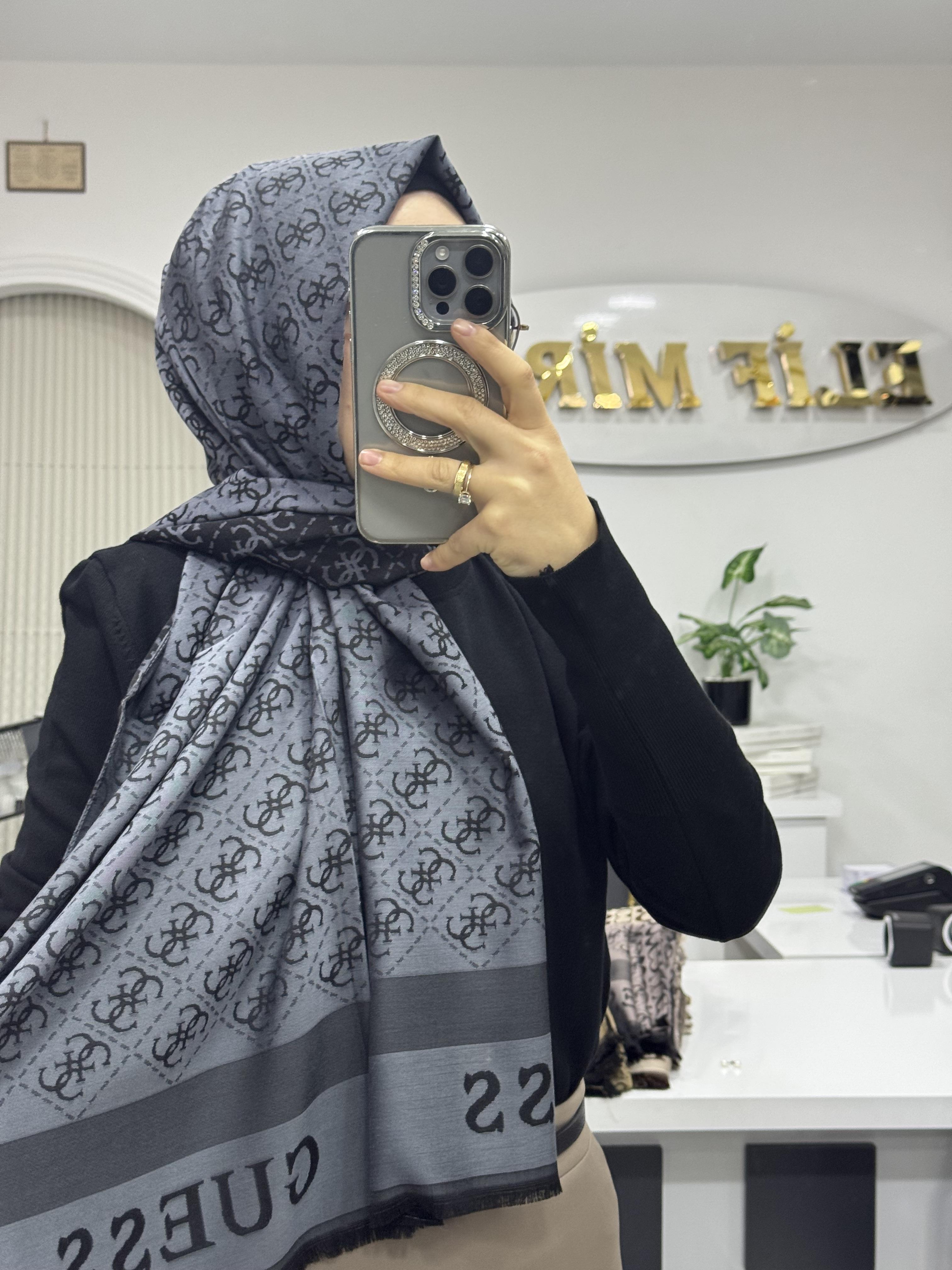 GUESS ÇİFT TARAFLI ŞAL