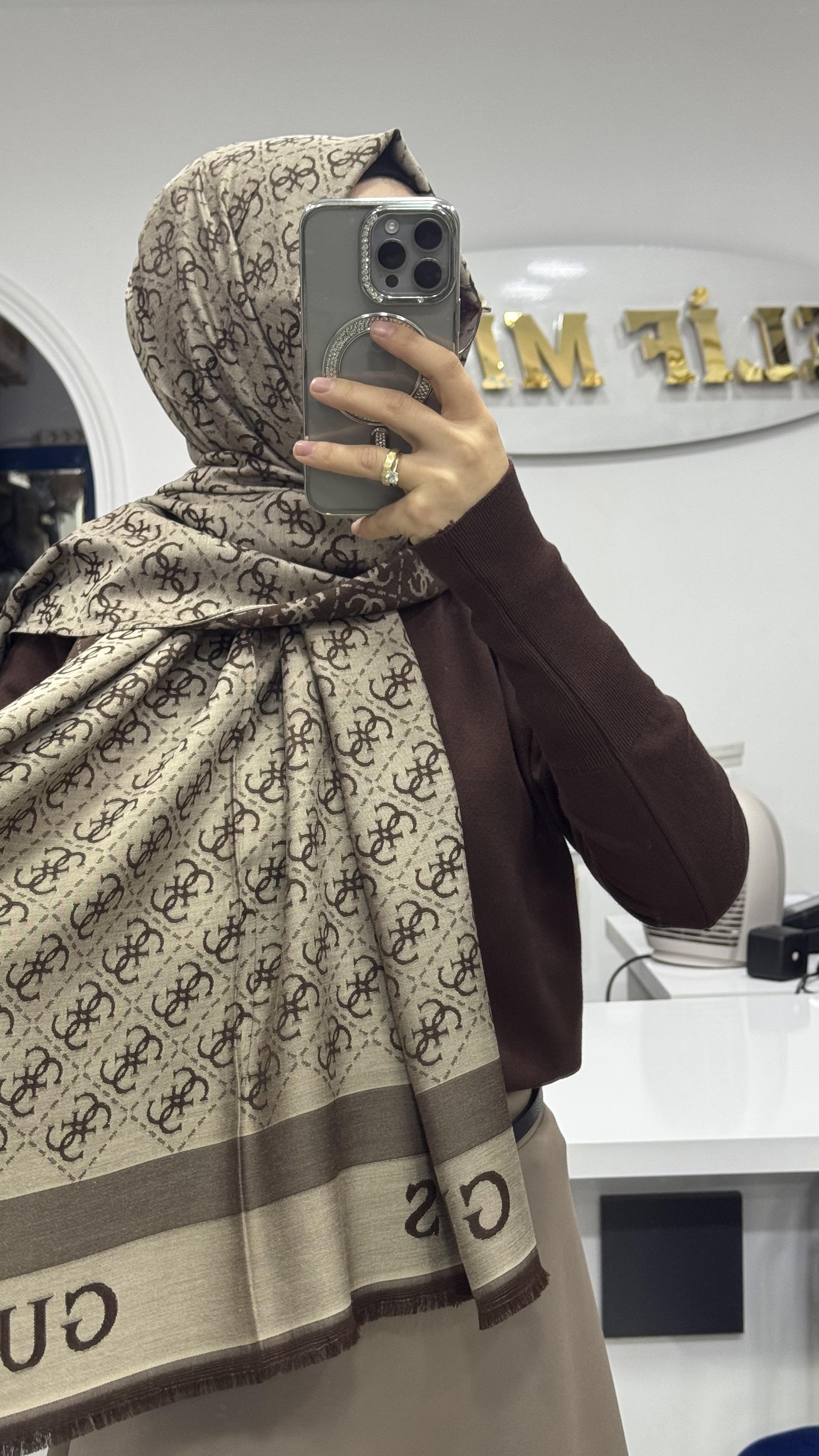 GUESS ÇİFT TARAFLI ŞAL