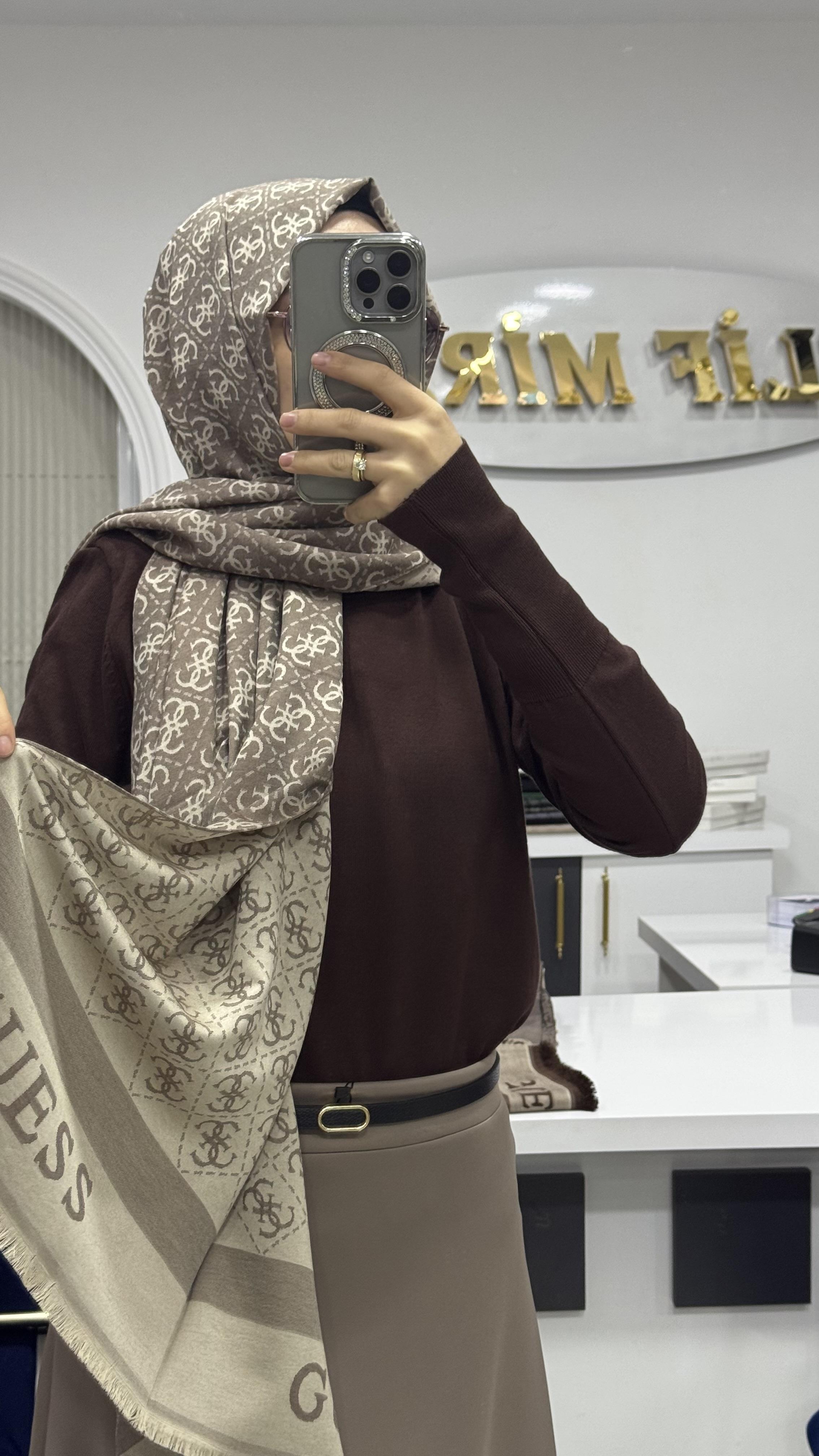 GUESS ÇİFT TARAFLI ŞAL