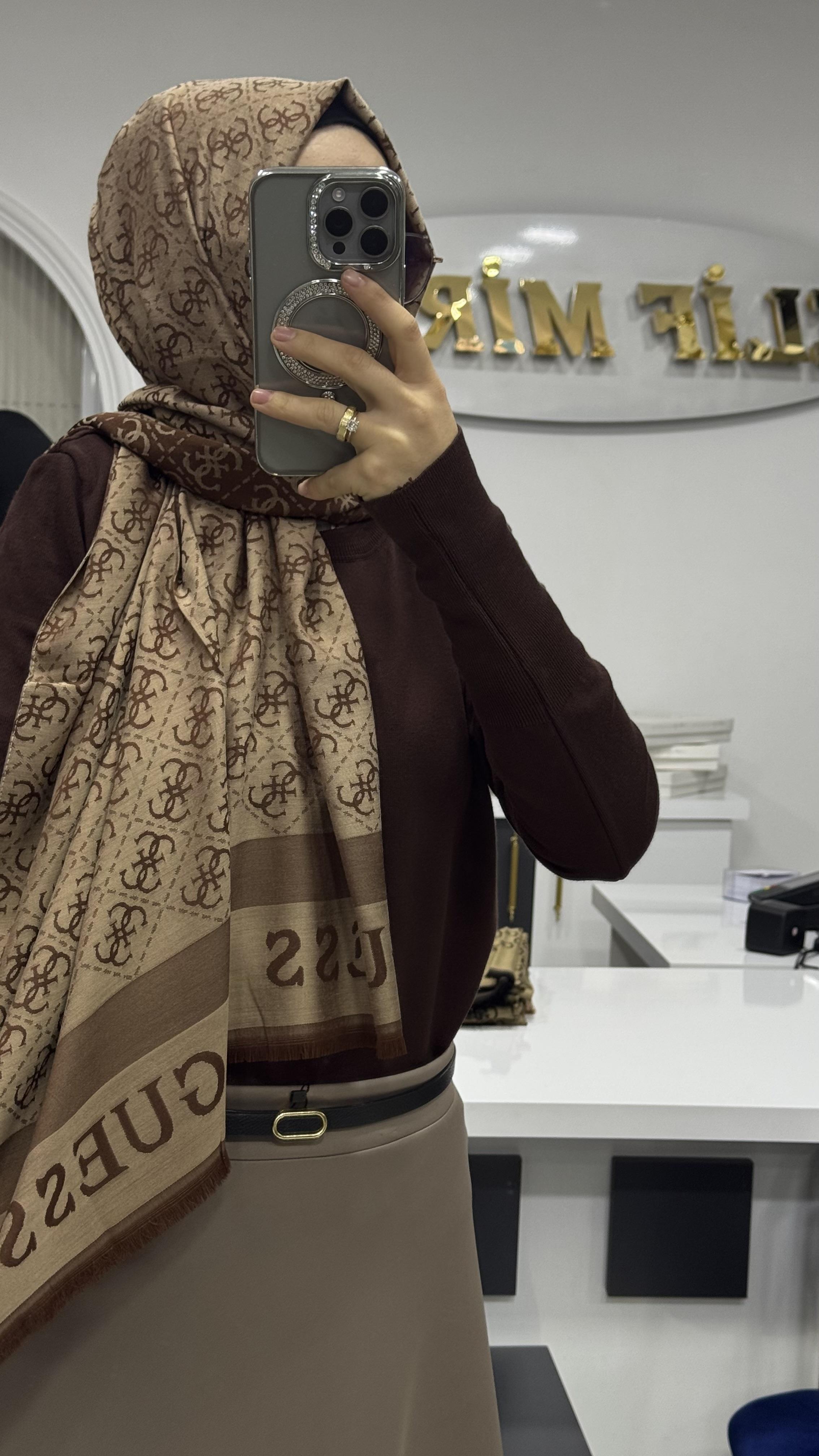 GUESS ÇİFT TARAFLI ŞAL