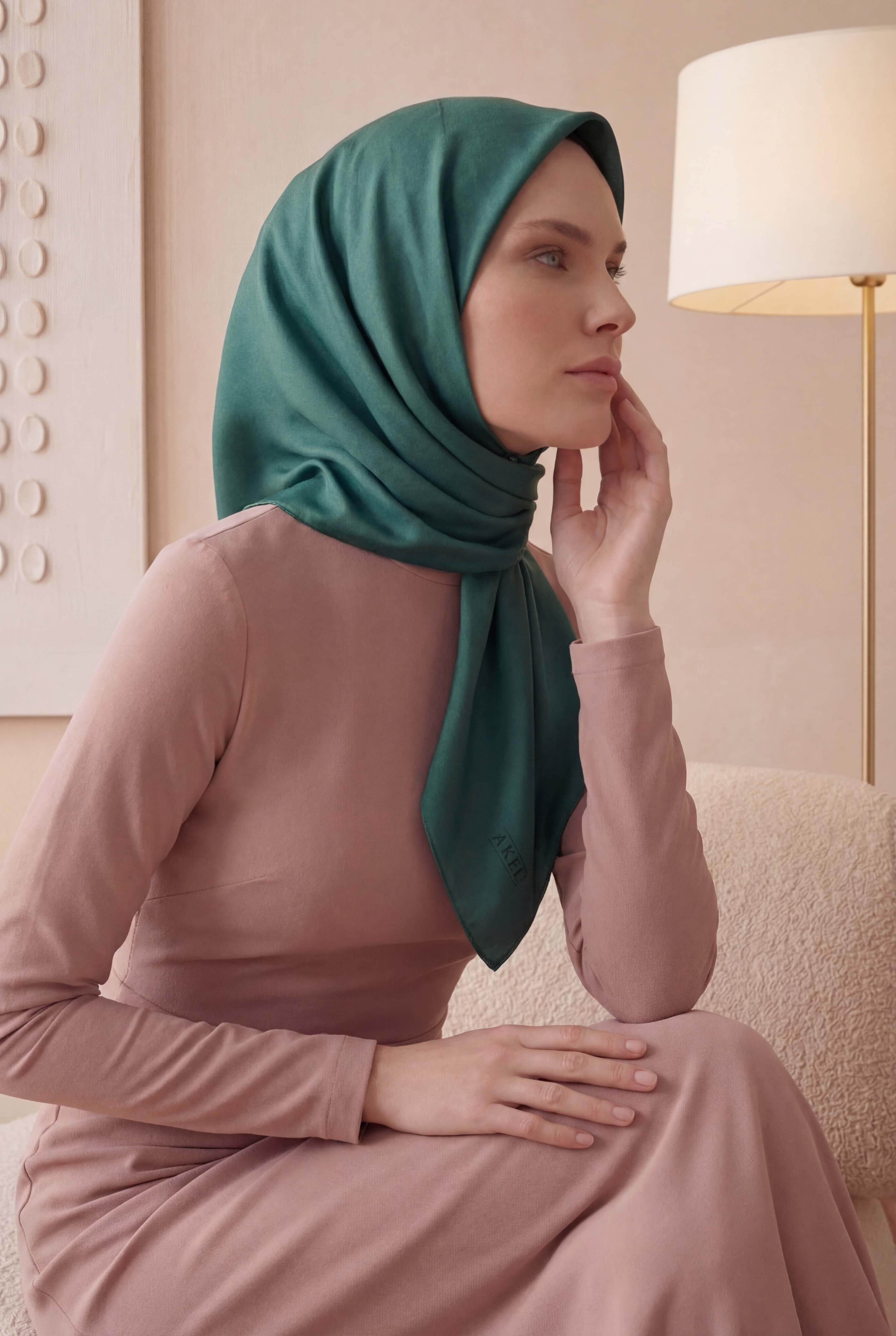 Düz Kristal Kumaş Eşarp - Kaymaz, Şık, Tok Duran | Günlük &amp; Abiye Uyumlu