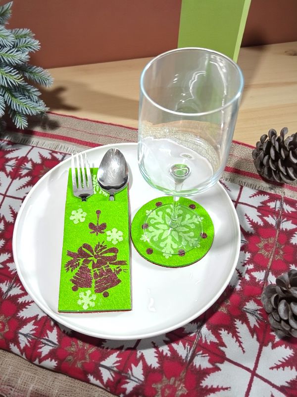 Yılbaşı Sofrası ( Dekoratif Keçe Kaşıklık, Çatallık, Bardak altlıklı) Zil 2li set