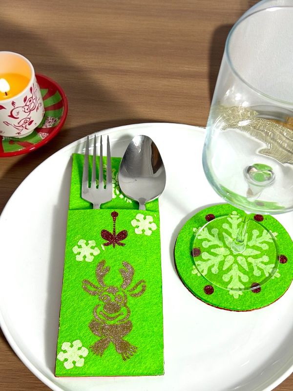 Yılbaşı Sofrası ( Dekoratif Keçe Kaşıklık, Çatallık, Bardak altlıklı) Geyik 2li set