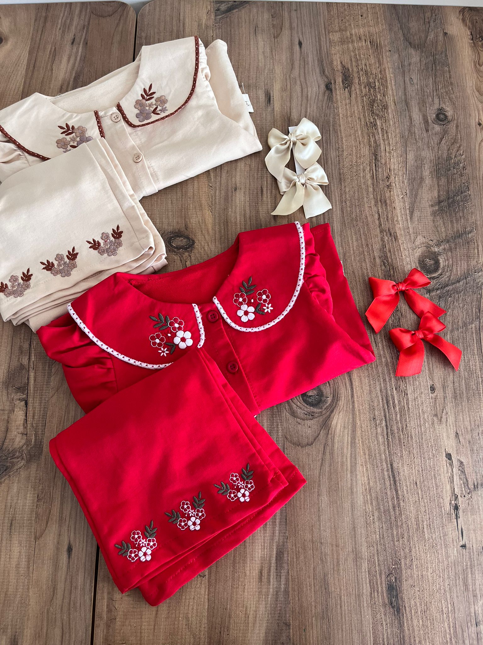 ekru renk nakışlı ikili takım