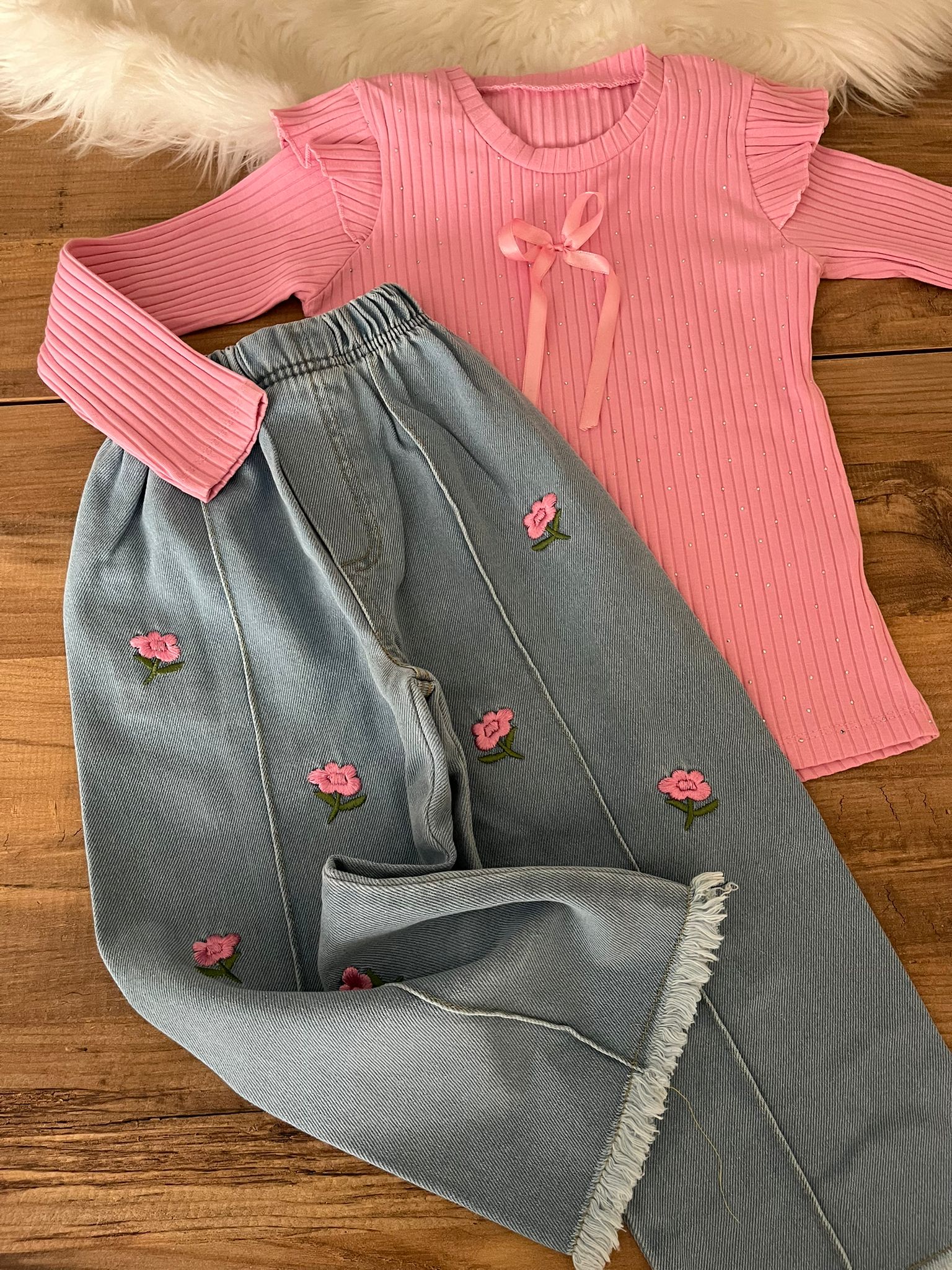 pembe badi ve nakışlı pantolon takım