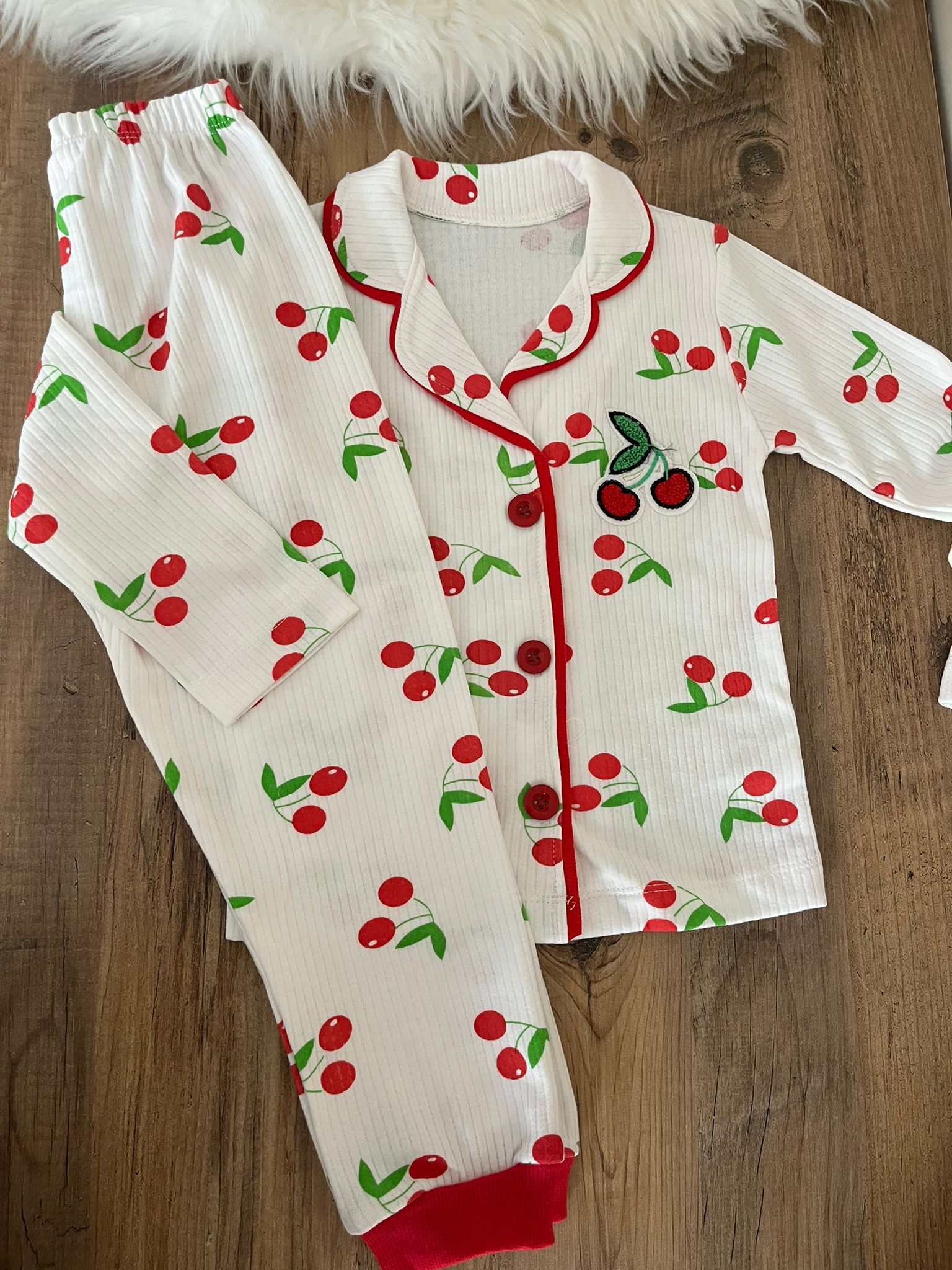 kirazlı pijama takımı