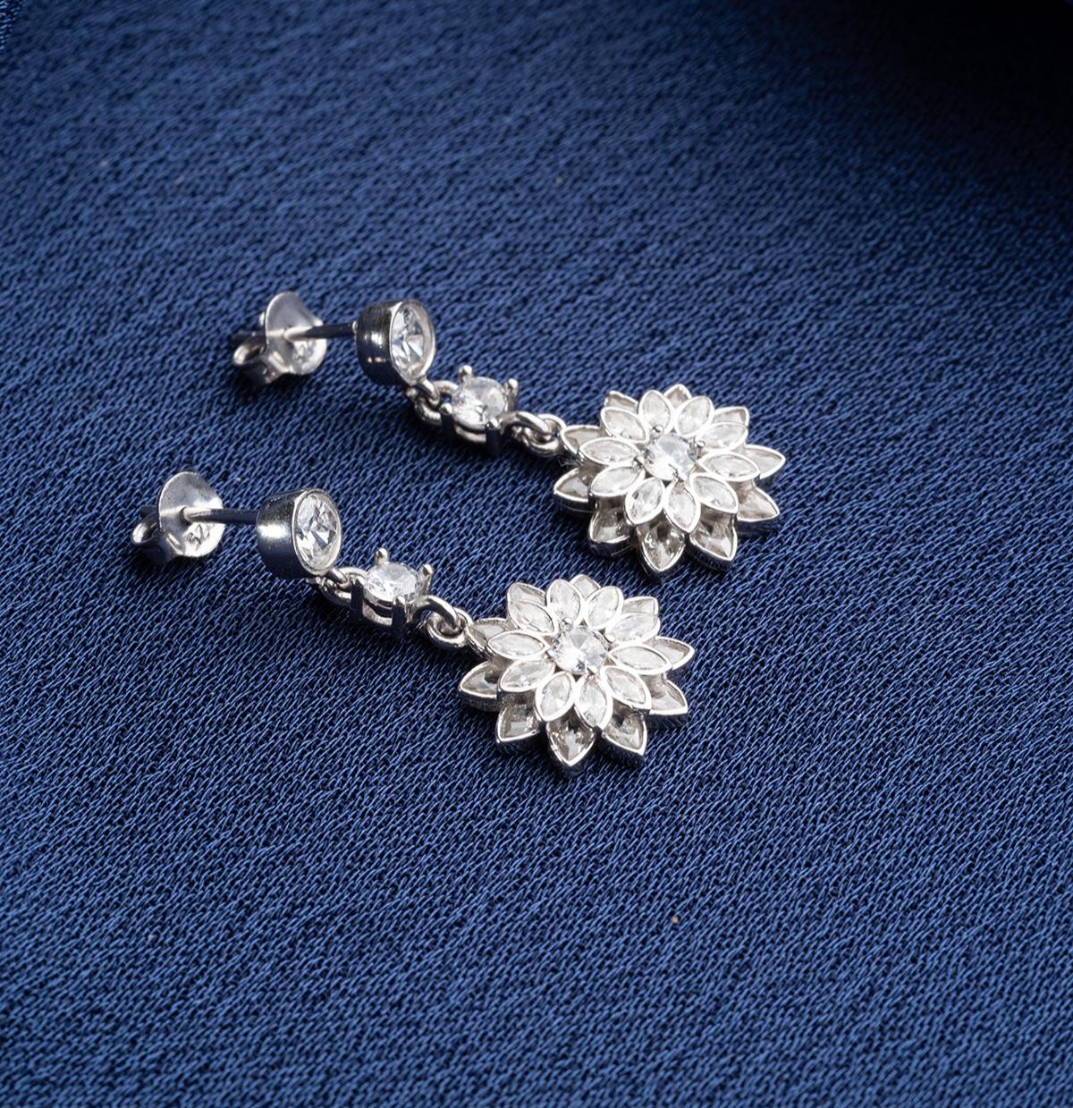 925 Ayar Gümüş Lotus Çiçeği Küpe Çifti