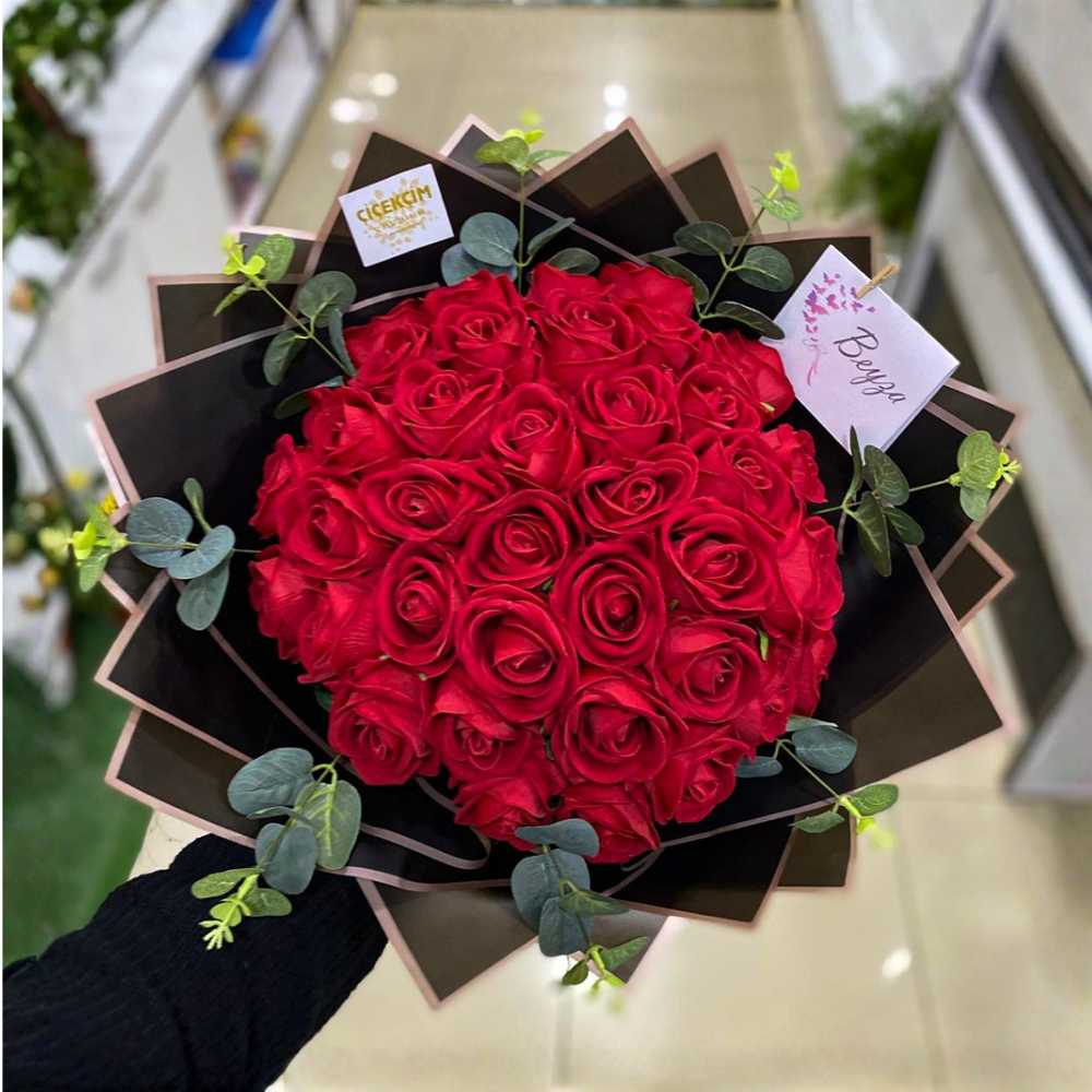 Yoğun Kırmızı Gül Buketi