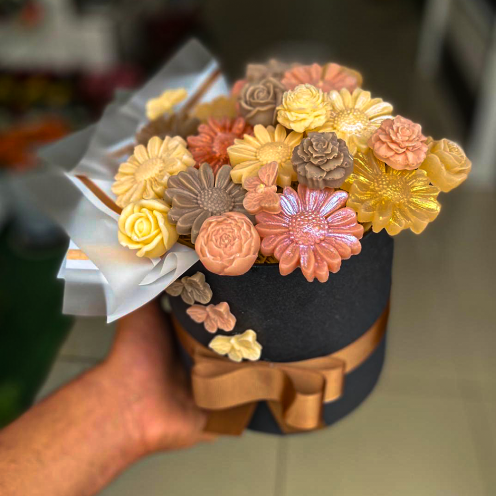 Gold & Toprak Tonlu Çiçekli Siyah Kutu