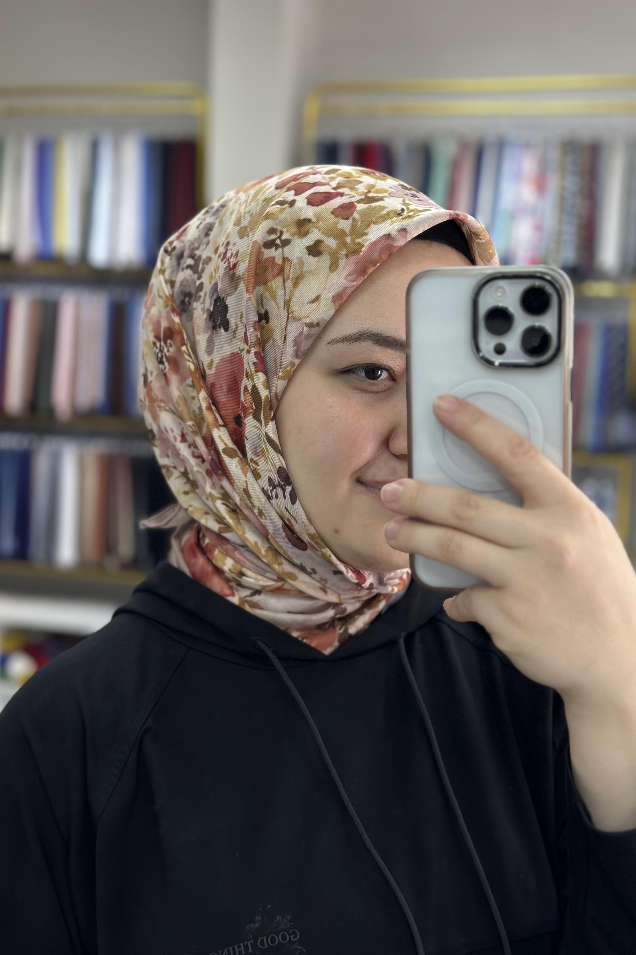 Turuncu Çıtır Çiçek Model Soft Eşarp