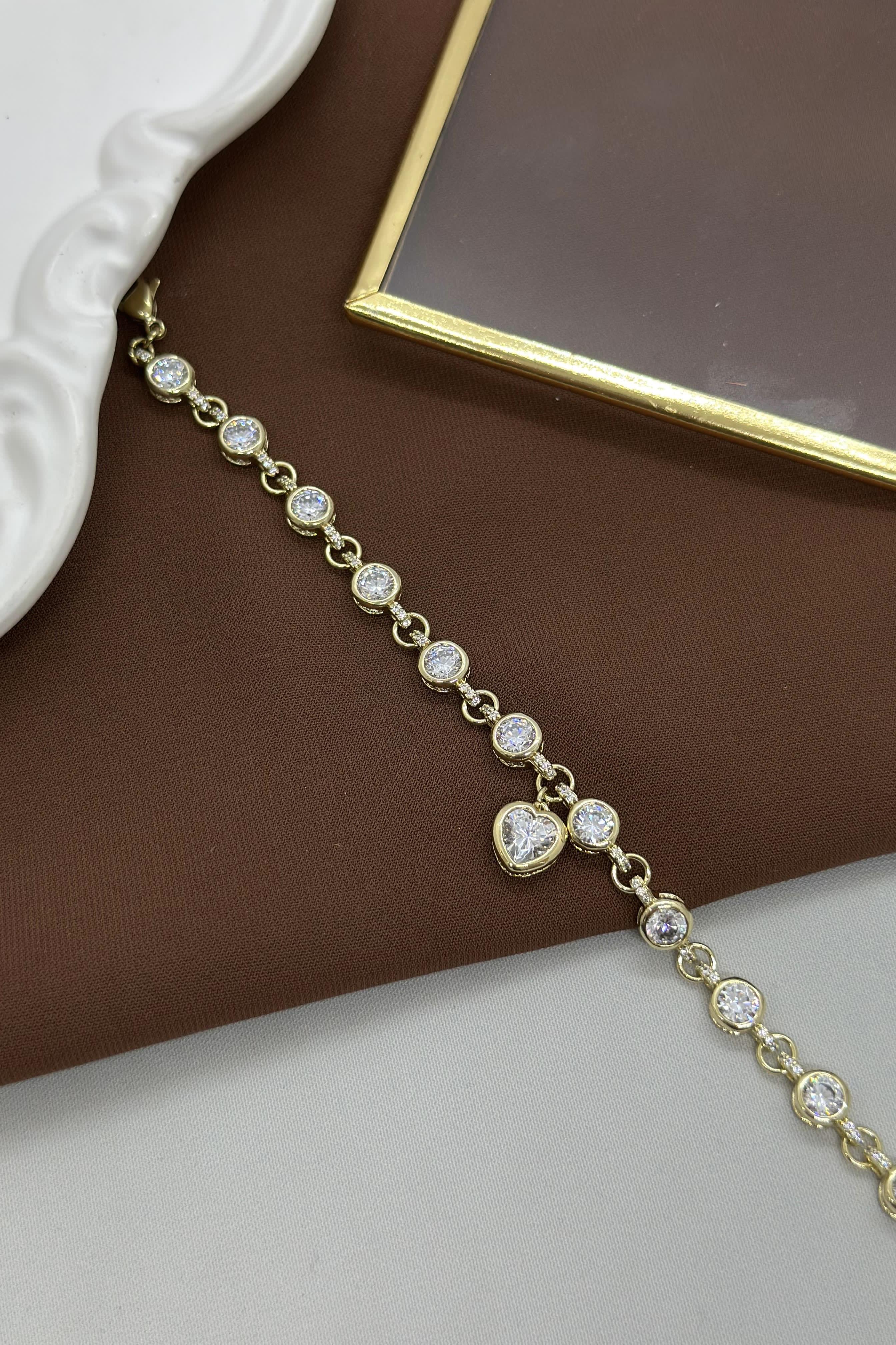 Kalp Sallantılı Taş Model Gold Vıp Bileklik