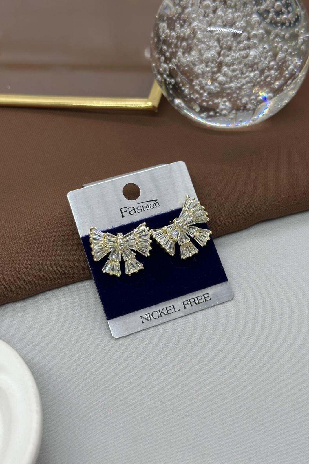 Kelebek Model Taşlı Gold Küpe